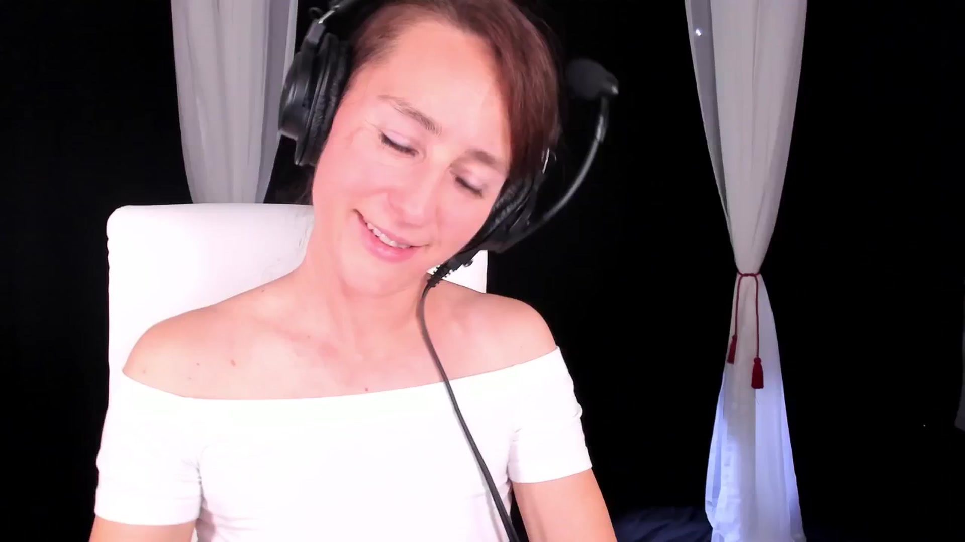 Gallery image thumbnail from Olivia's myfreecams stream on, 07/12/2024, 05:16 image 8 of 20
