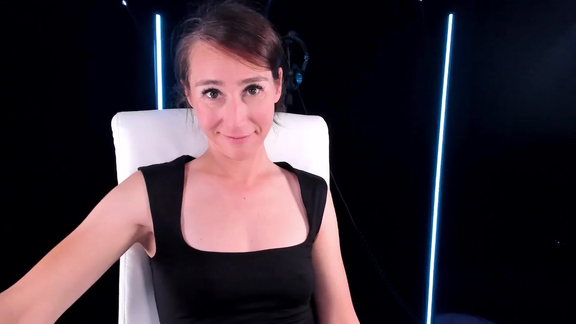Gallery image thumbnail from Olivia's myfreecams stream on, 07/26/2024, 06:17 image 11 of 20