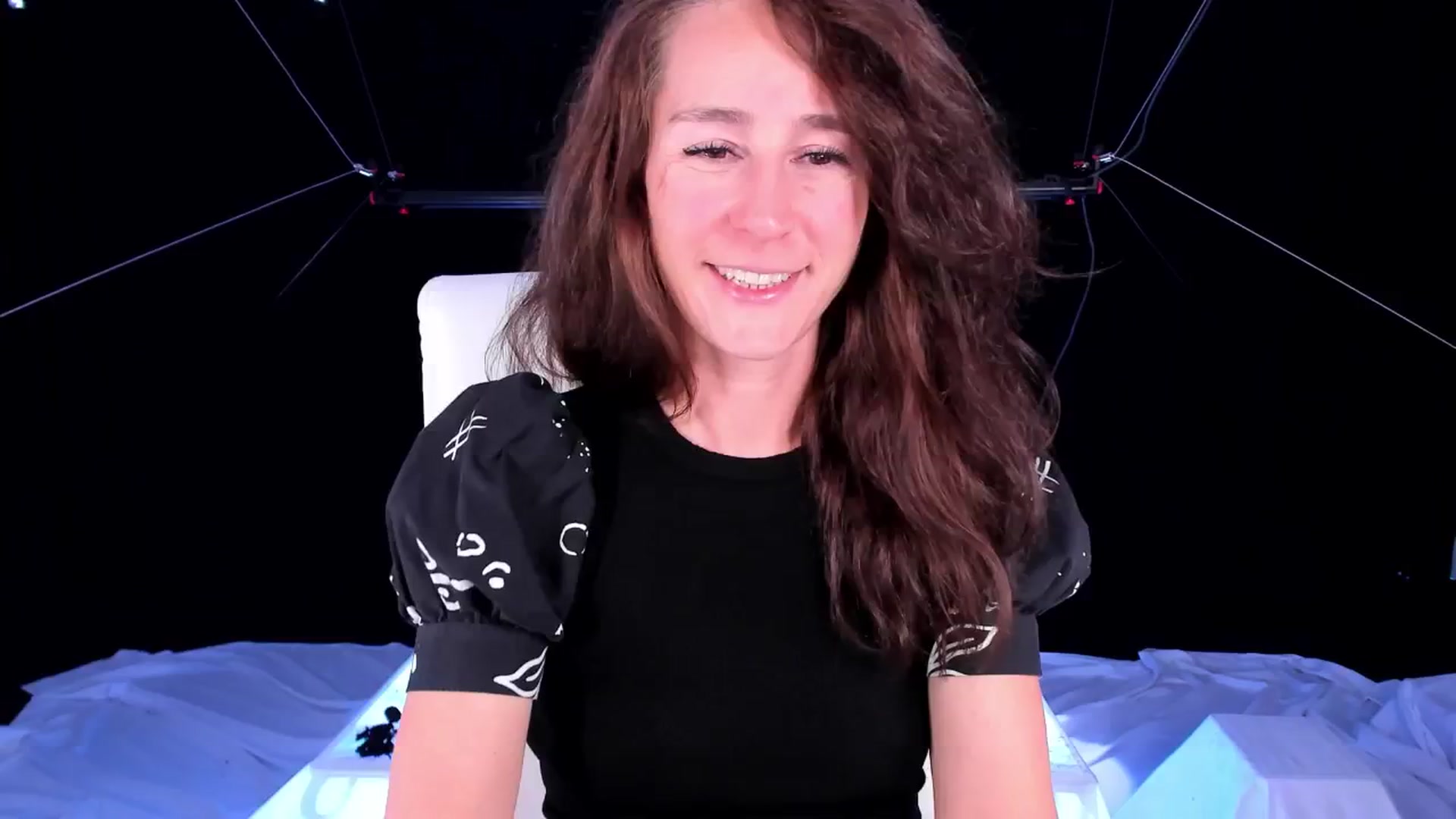 Gallery image thumbnail from Olivia's myfreecams stream on, 08/01/2024, 07:08 image 14 of 20