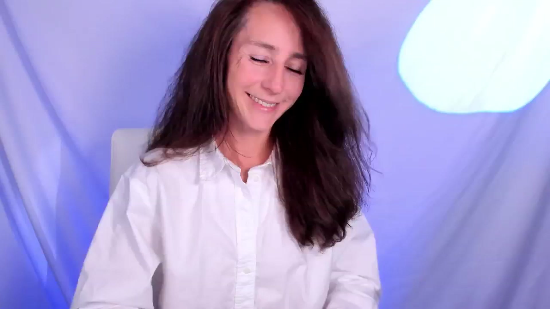 Gallery image thumbnail from Olivia's myfreecams stream on, 09/15/2024, 03:06 image 17 of 20