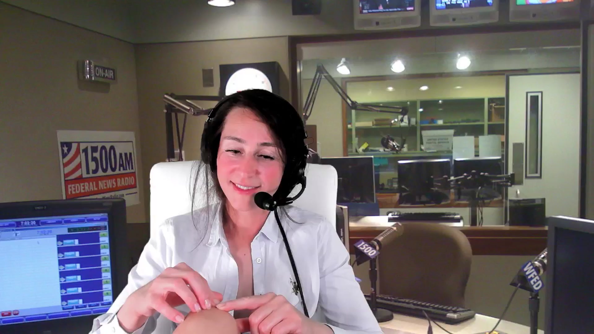 Gallery image thumbnail from Olivia's myfreecams stream on, 10/15/2024, 04:54 image 15 of 20