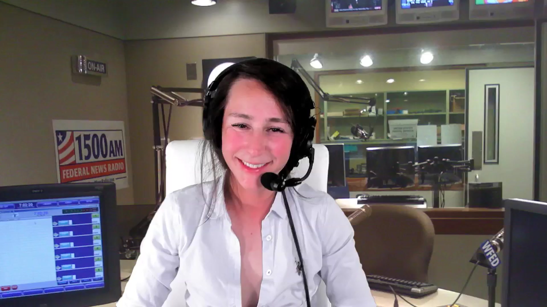 Gallery image thumbnail from Olivia's myfreecams stream on, 10/15/2024, 04:54 image 12 of 20