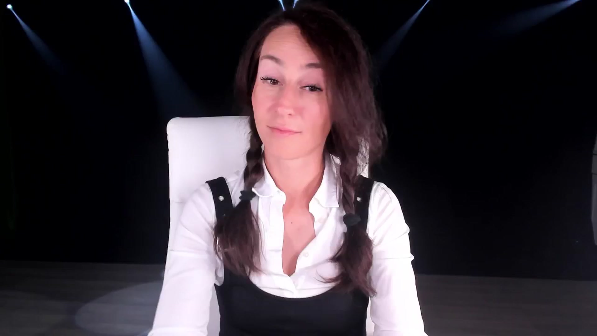 Gallery image thumbnail from Olivia's myfreecams stream on, 10/17/2024, 05:14 image 8 of 20