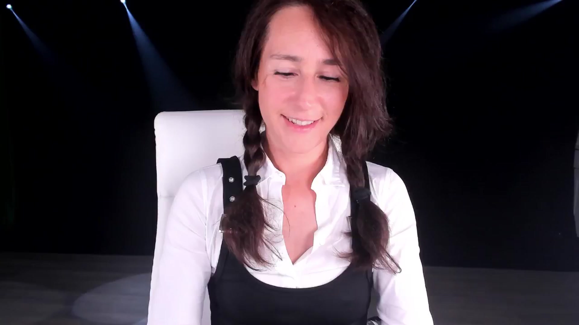 Gallery image thumbnail from Olivia's myfreecams stream on, 10/17/2024, 05:14 image 5 of 20