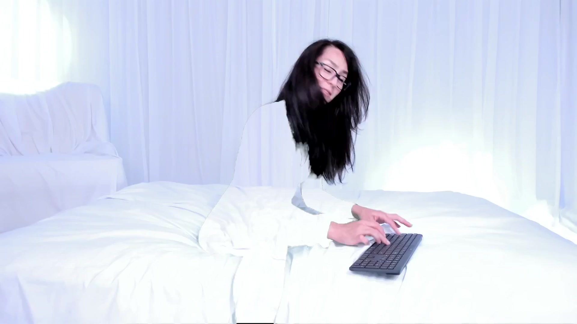 Gallery image thumbnail from Olivia's myfreecams stream on, 11/13/2024, 06:37 image 3 of 20
