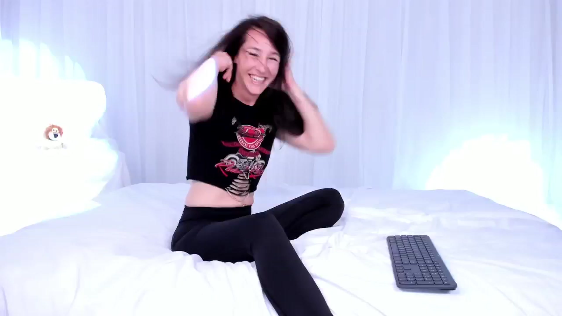 Gallery image thumbnail from Olivia's myfreecams stream on, 11/14/2024, 06:16 image 3 of 20
