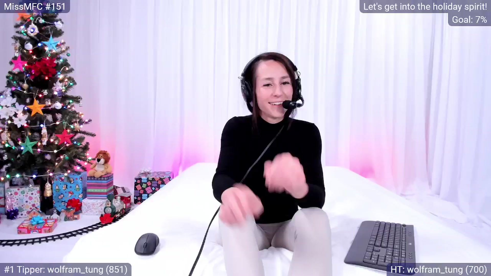 Gallery image thumbnail from Olivia's myfreecams stream on, 12/03/2024, 04:44 image 8 of 20