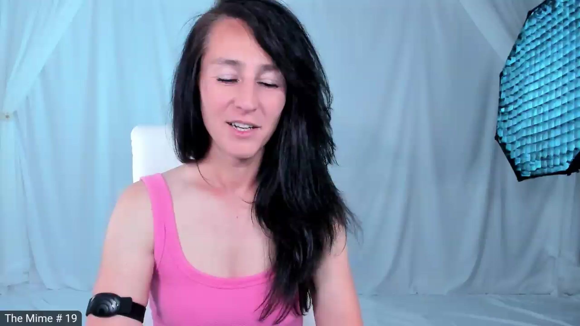 Gallery image thumbnail from Olivia's myfreecams stream on, 09/28/2026, 05:50 image 16 of 20