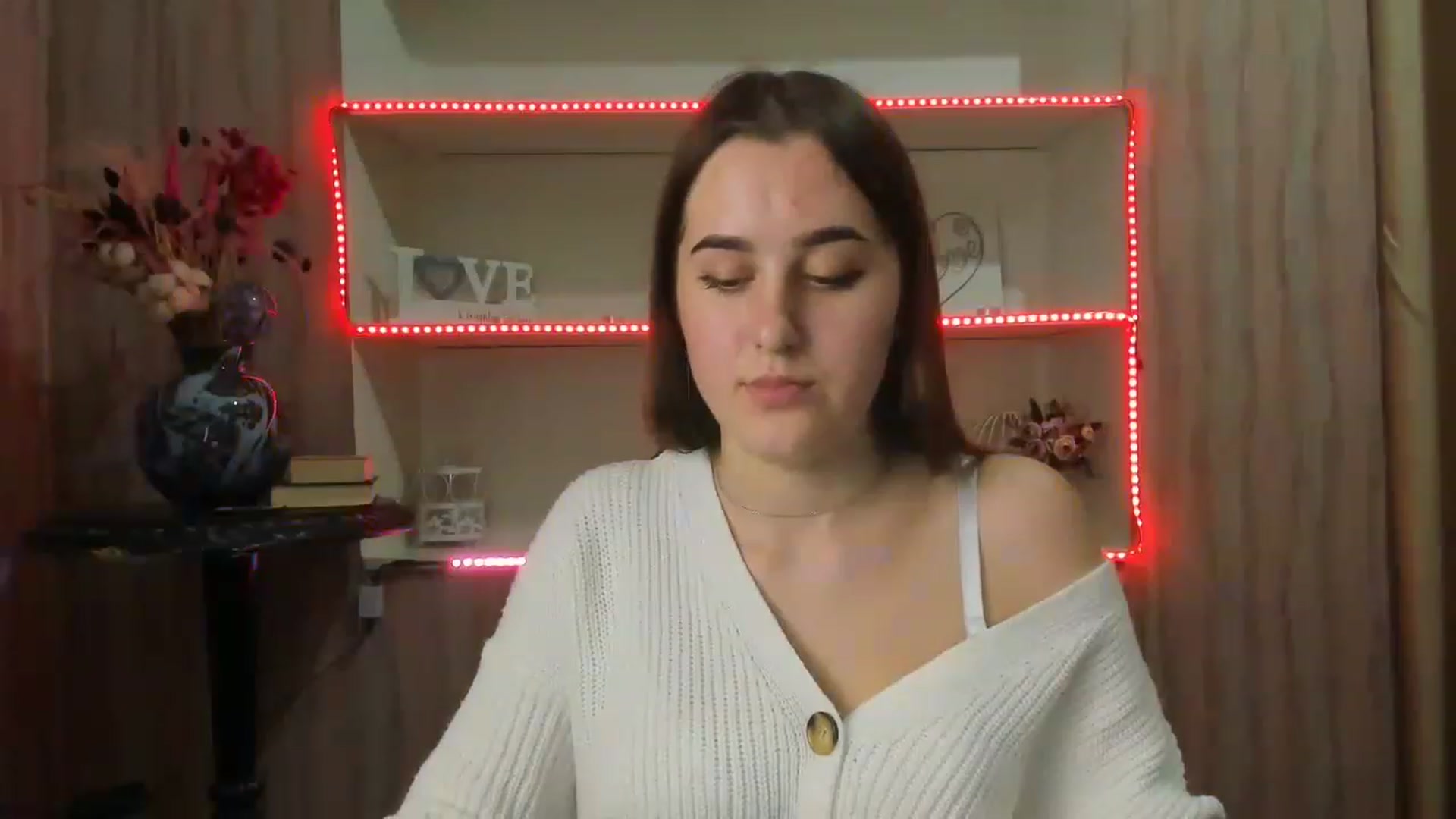 Gallery image thumbnail from OliviaBryon's myfreecams stream on, 11/27/2022, 17:15 image 6 of 20
