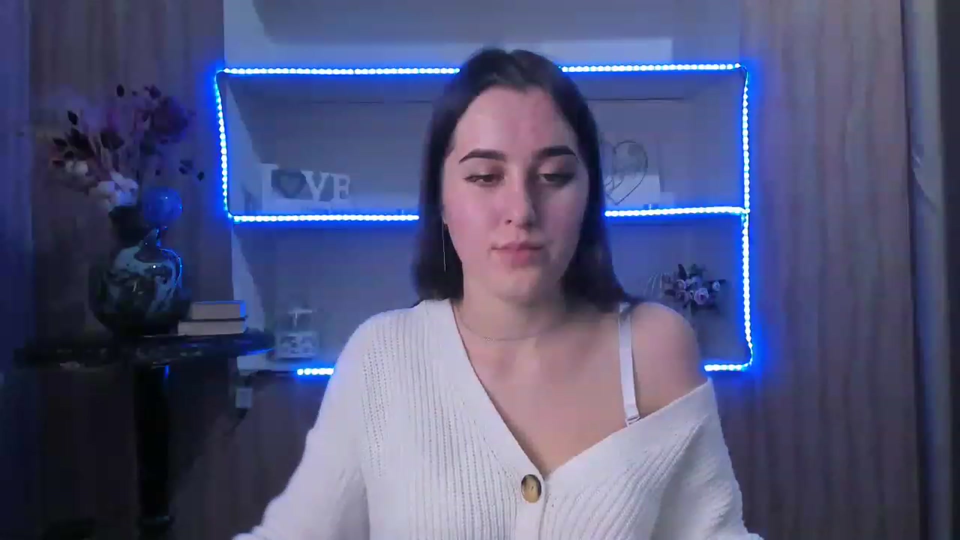 Gallery image thumbnail from OliviaBryon's myfreecams stream on, 11/27/2022, 17:15 image 5 of 20