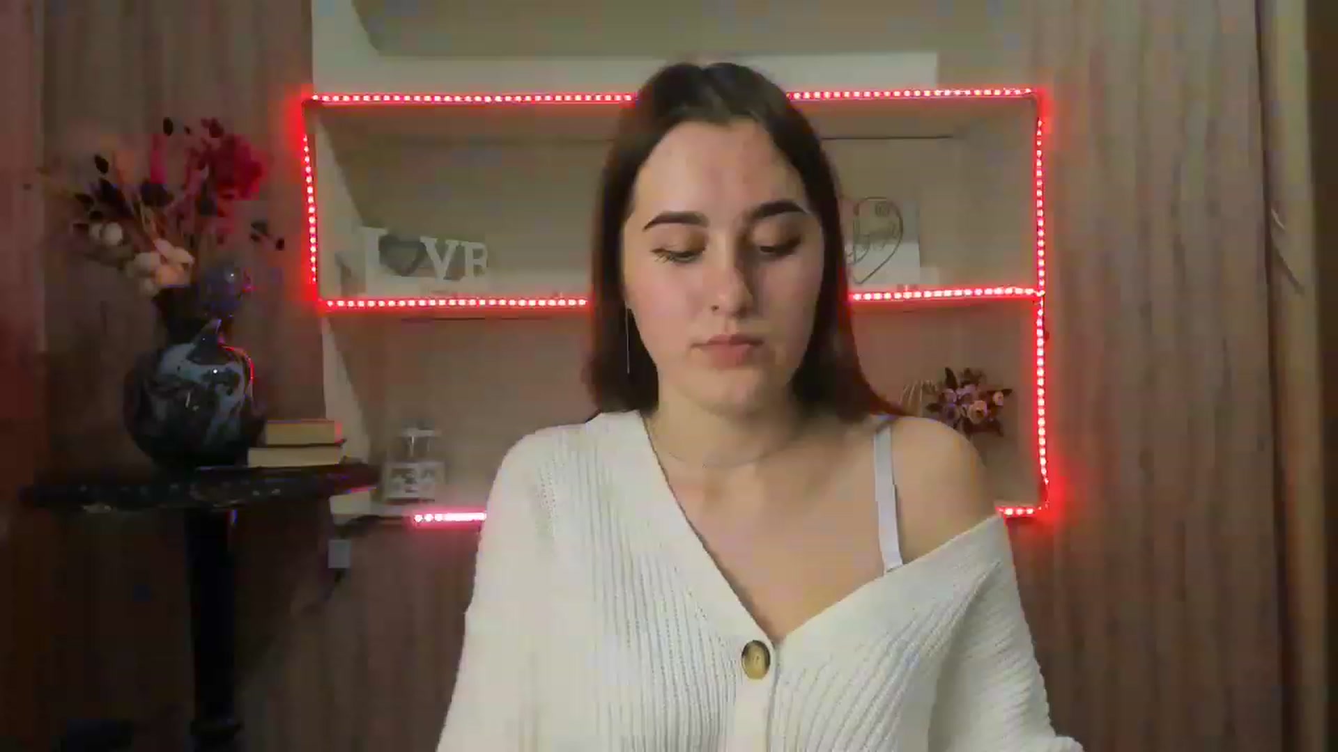 Gallery image thumbnail from OliviaBryon's myfreecams stream on, 11/27/2022, 17:15 image 3 of 20