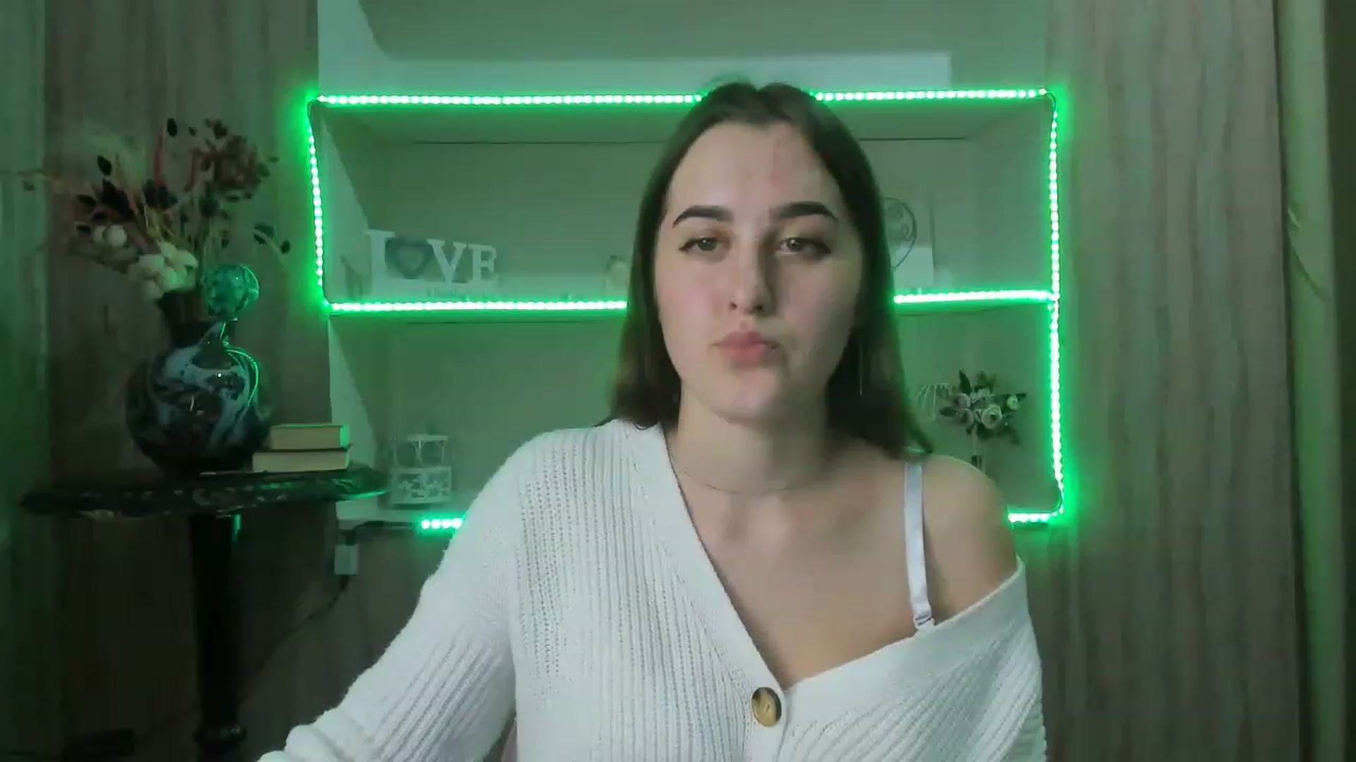 Gallery image thumbnail from OliviaBryon's myfreecams stream on, 11/27/2022, 17:15 image 7 of 20