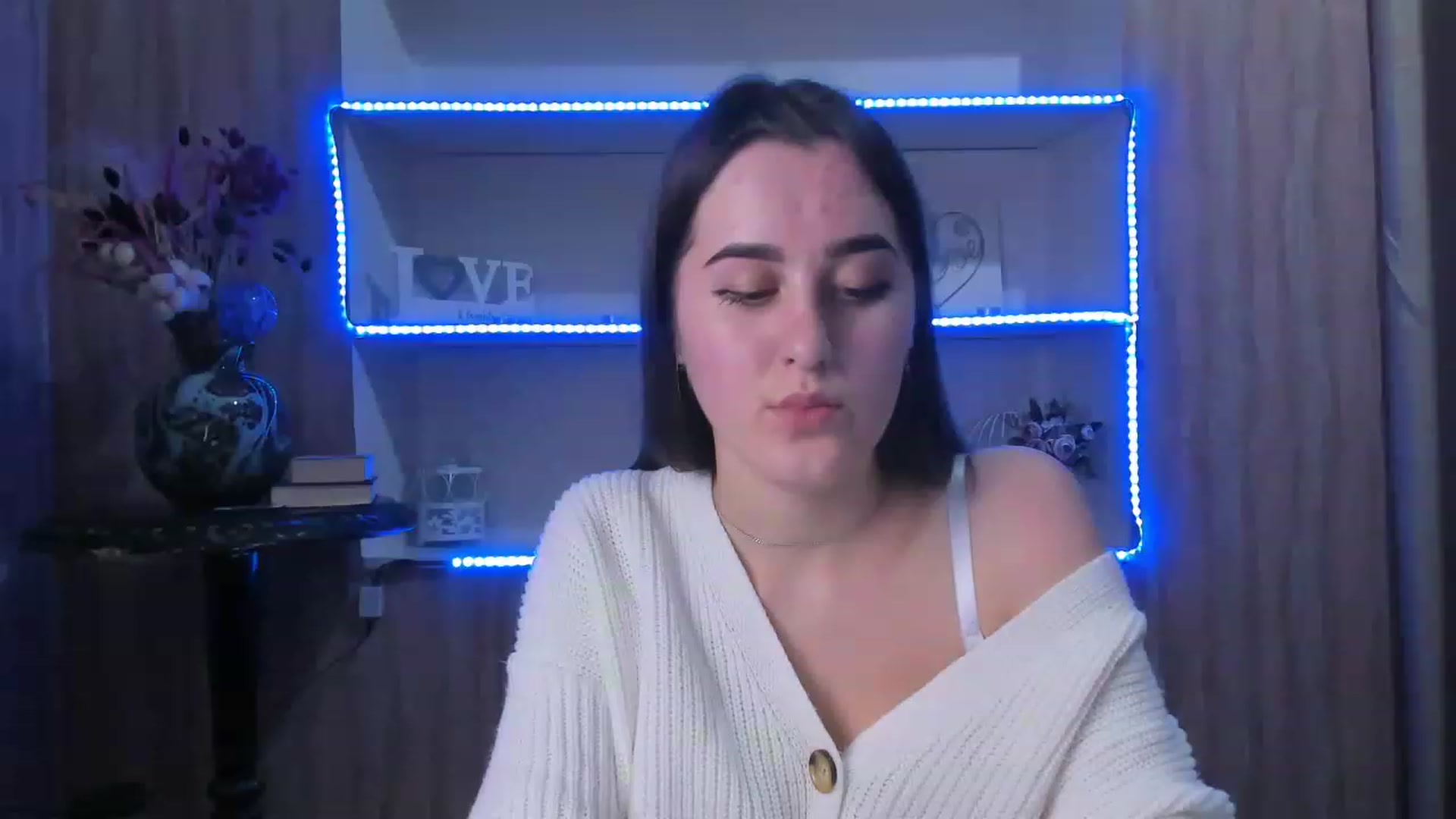 Gallery image thumbnail from OliviaBryon's myfreecams stream on, 11/27/2022, 17:15 image 16 of 20
