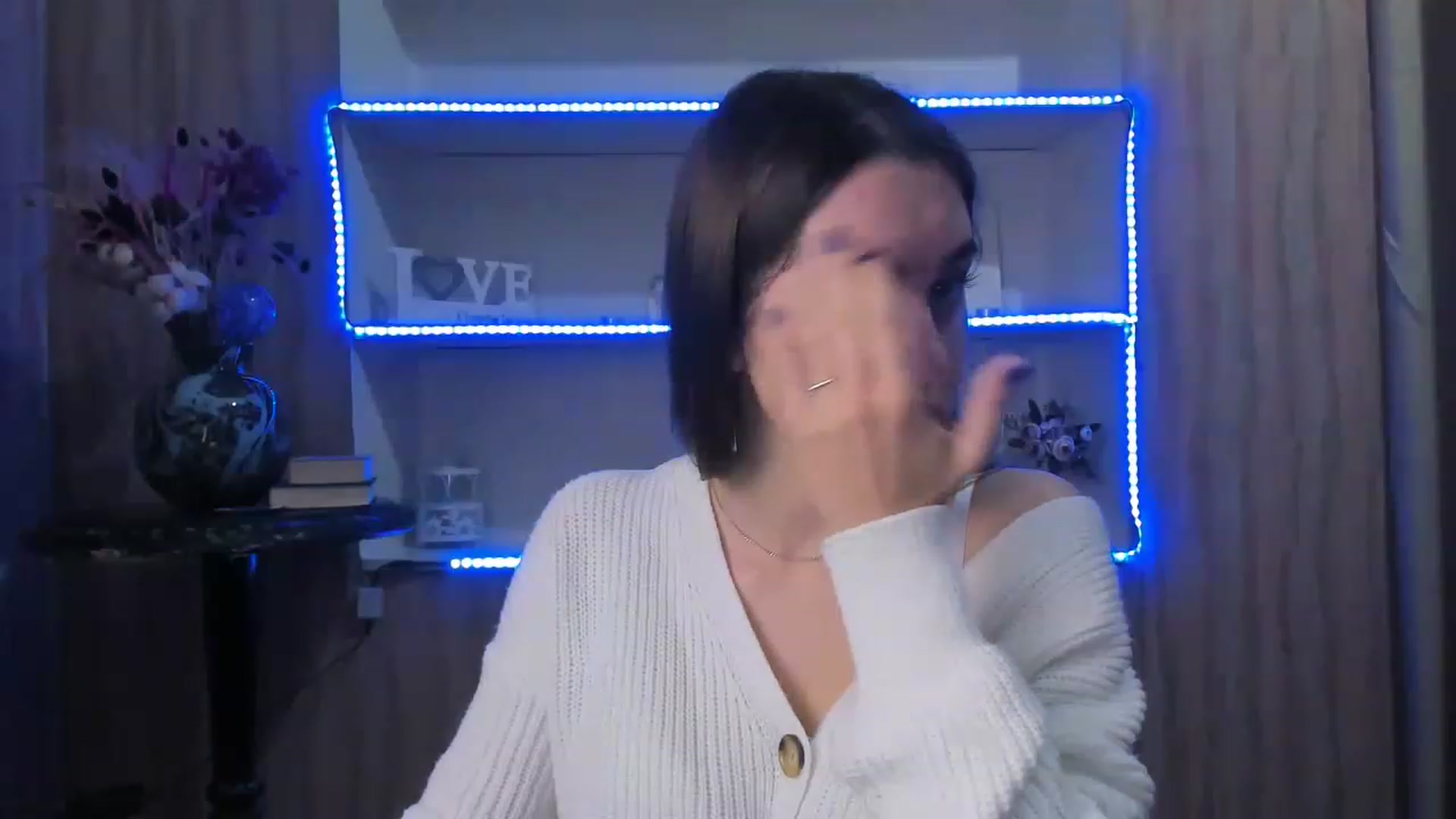 Gallery image thumbnail from OliviaBryon's myfreecams stream on, 11/27/2022, 17:15 image 19 of 20