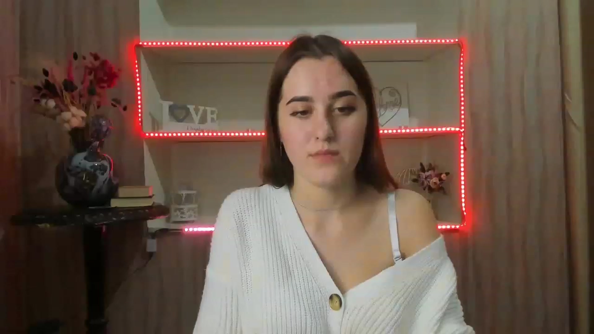 Gallery image thumbnail from OliviaBryon's myfreecams stream on, 11/27/2022, 17:15 image 9 of 20