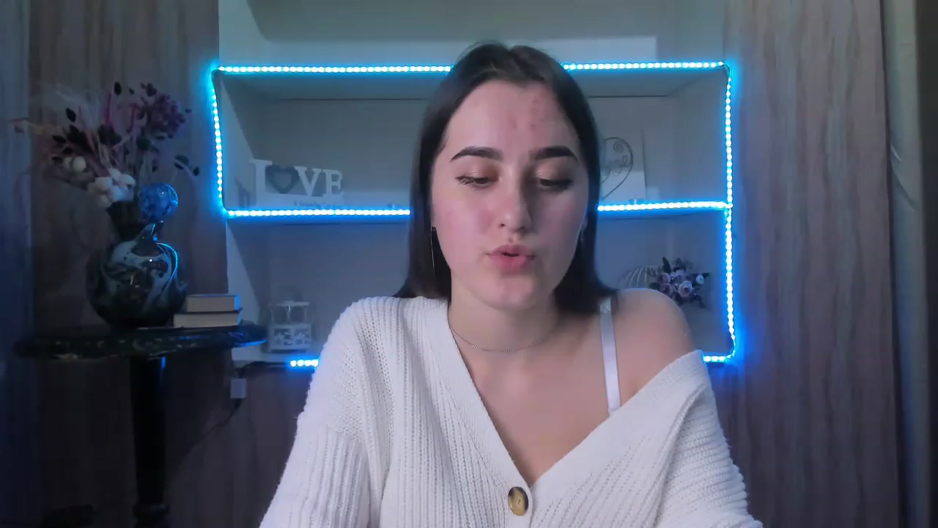 Gallery image thumbnail from OliviaBryon's myfreecams stream on, 11/27/2022, 17:15 image 13 of 20