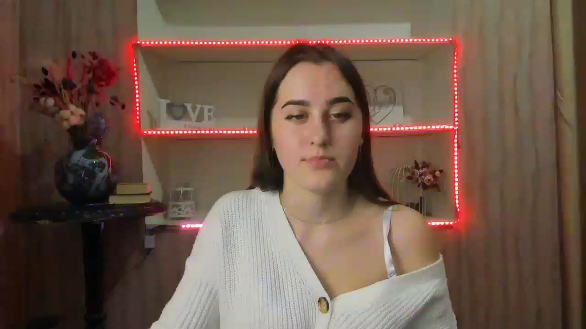 Gallery image thumbnail from OliviaBryon's myfreecams stream on, 11/27/2022, 17:15 image 17 of 20