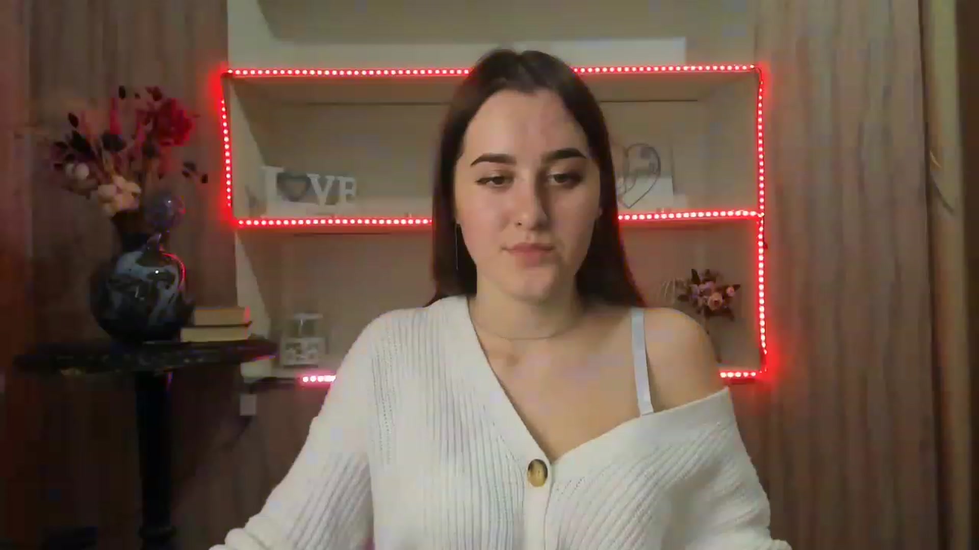 Gallery image thumbnail from OliviaBryon's myfreecams stream on, 11/27/2022, 17:15 image 14 of 20