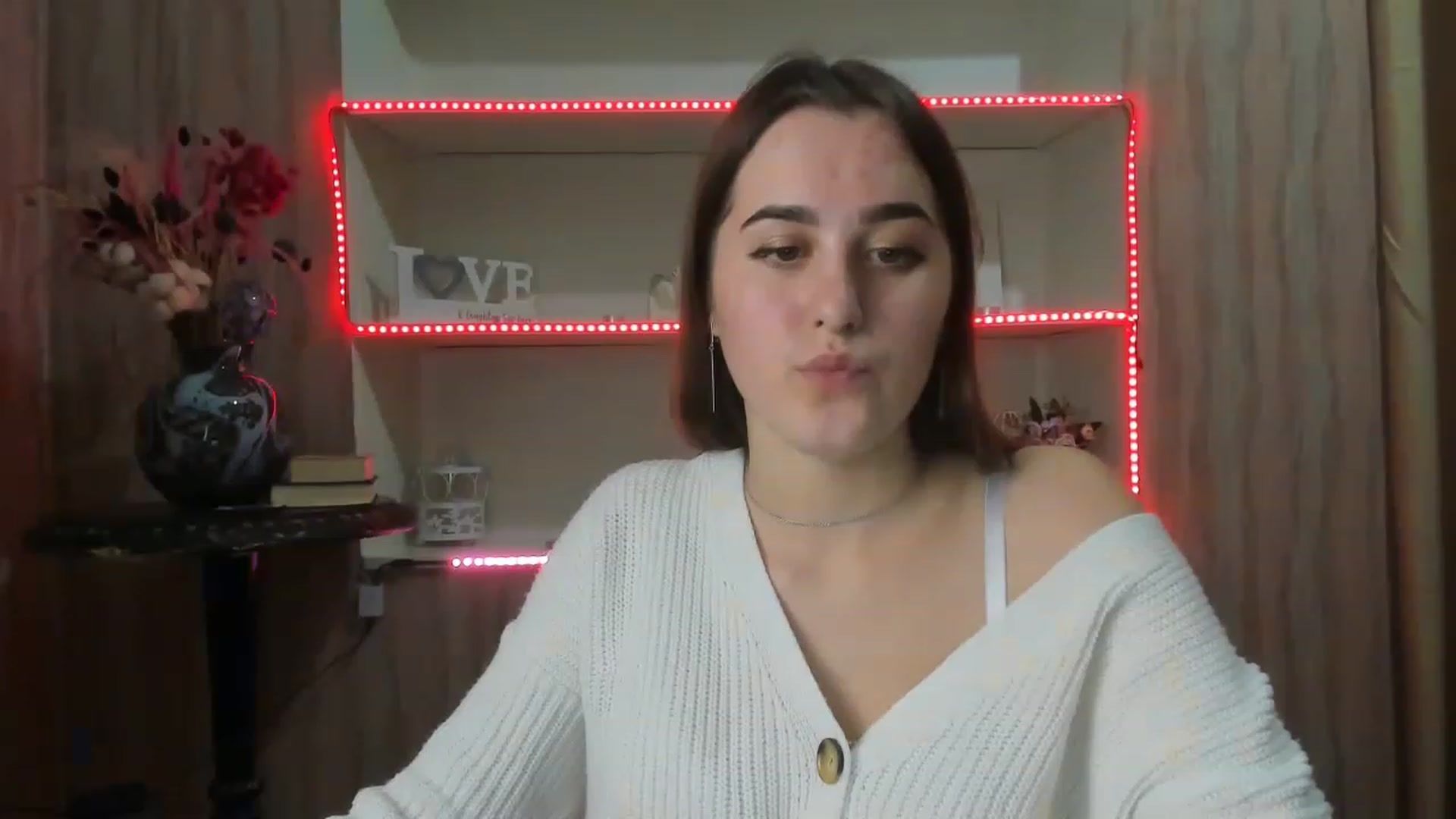 Gallery image thumbnail from OliviaBryon's myfreecams stream on, 11/27/2022, 17:15 image 1 of 20