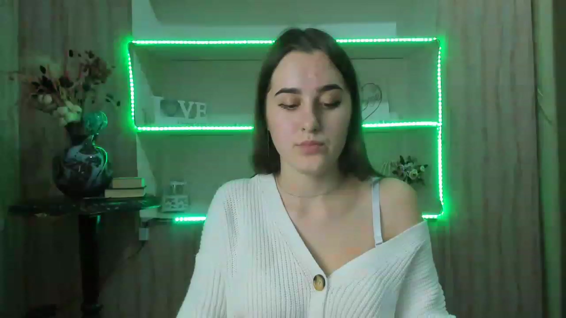 Gallery image thumbnail from OliviaBryon's myfreecams stream on, 11/27/2022, 17:15 image 4 of 20