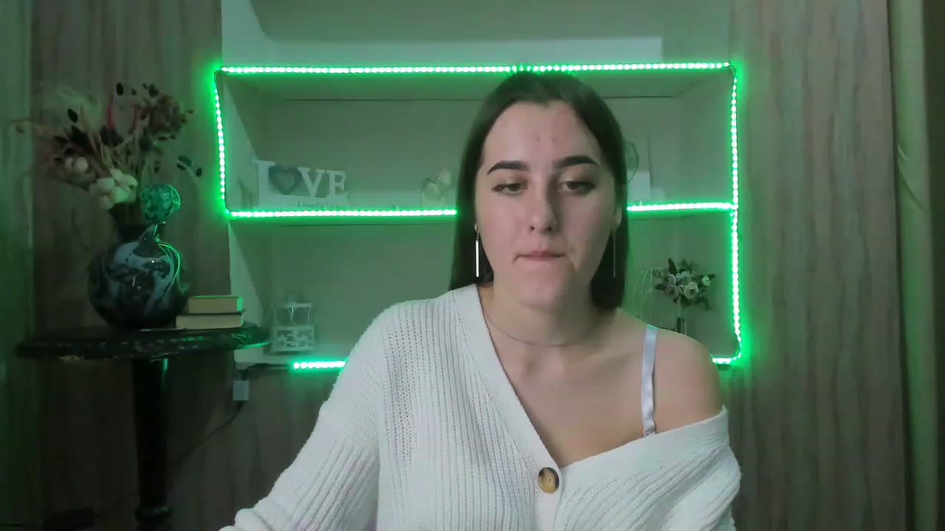 Gallery image thumbnail from OliviaBryon's myfreecams stream on, 11/27/2022, 17:15 image 10 of 20