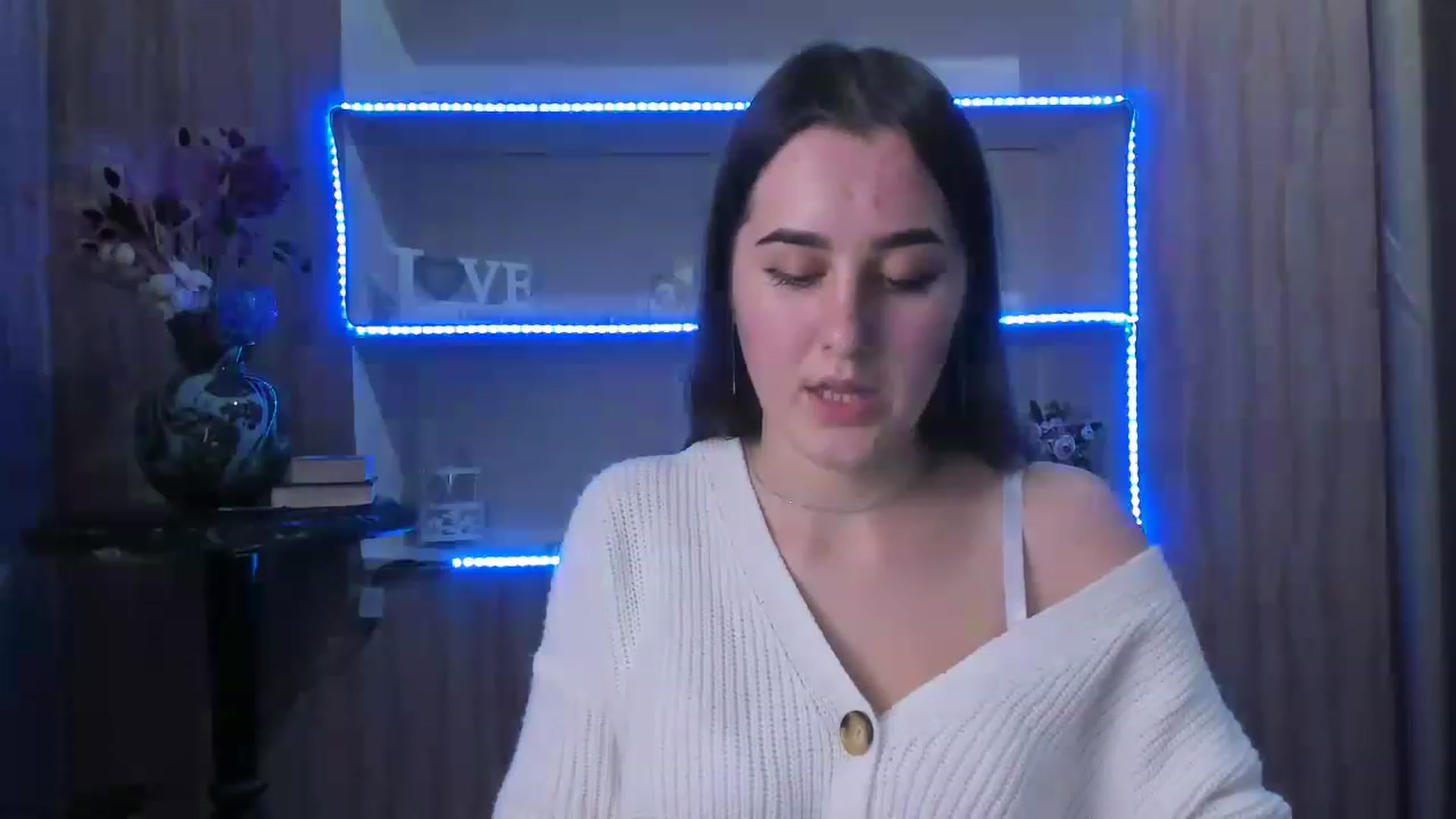 Gallery image thumbnail from OliviaBryon's myfreecams stream on, 11/27/2022, 17:15 image 2 of 20