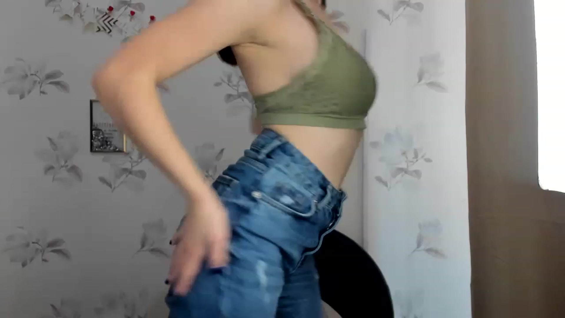 Gallery image thumbnail from OliviaBryon's myfreecams stream on, 11/29/2022, 14:25 image 11 of 20