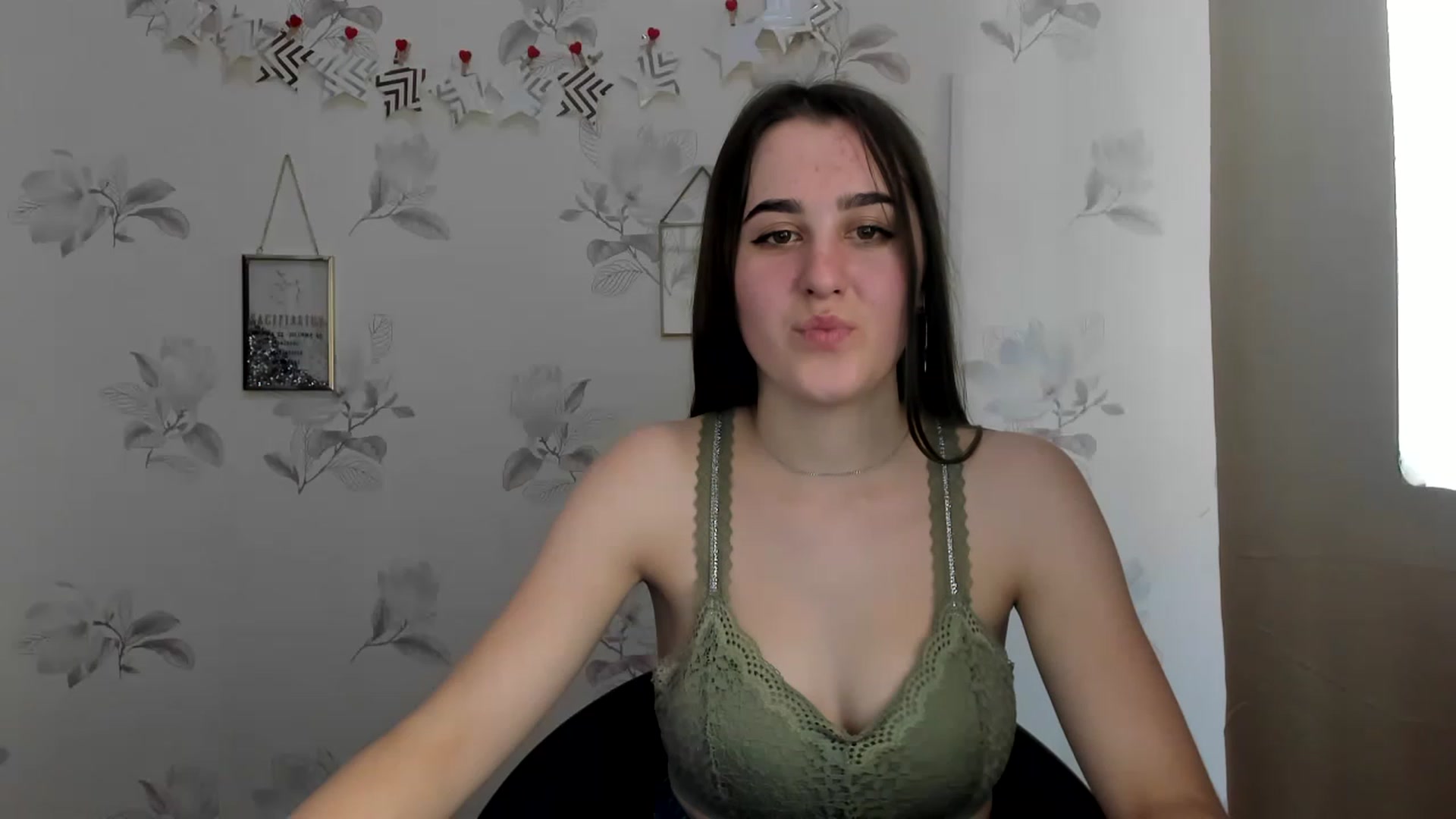 Gallery image thumbnail from OliviaBryon's myfreecams stream on, 11/29/2022, 15:01 image 1 of 20