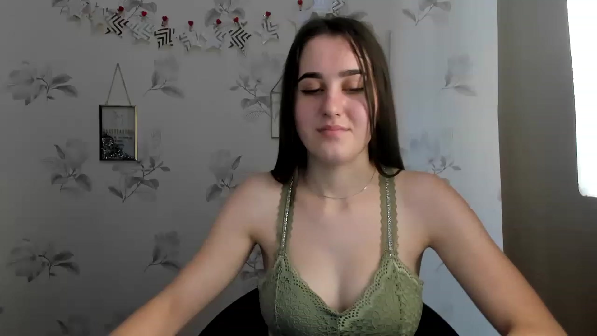 Gallery image thumbnail from OliviaBryon's myfreecams stream on, 11/29/2022, 15:17 image 7 of 20