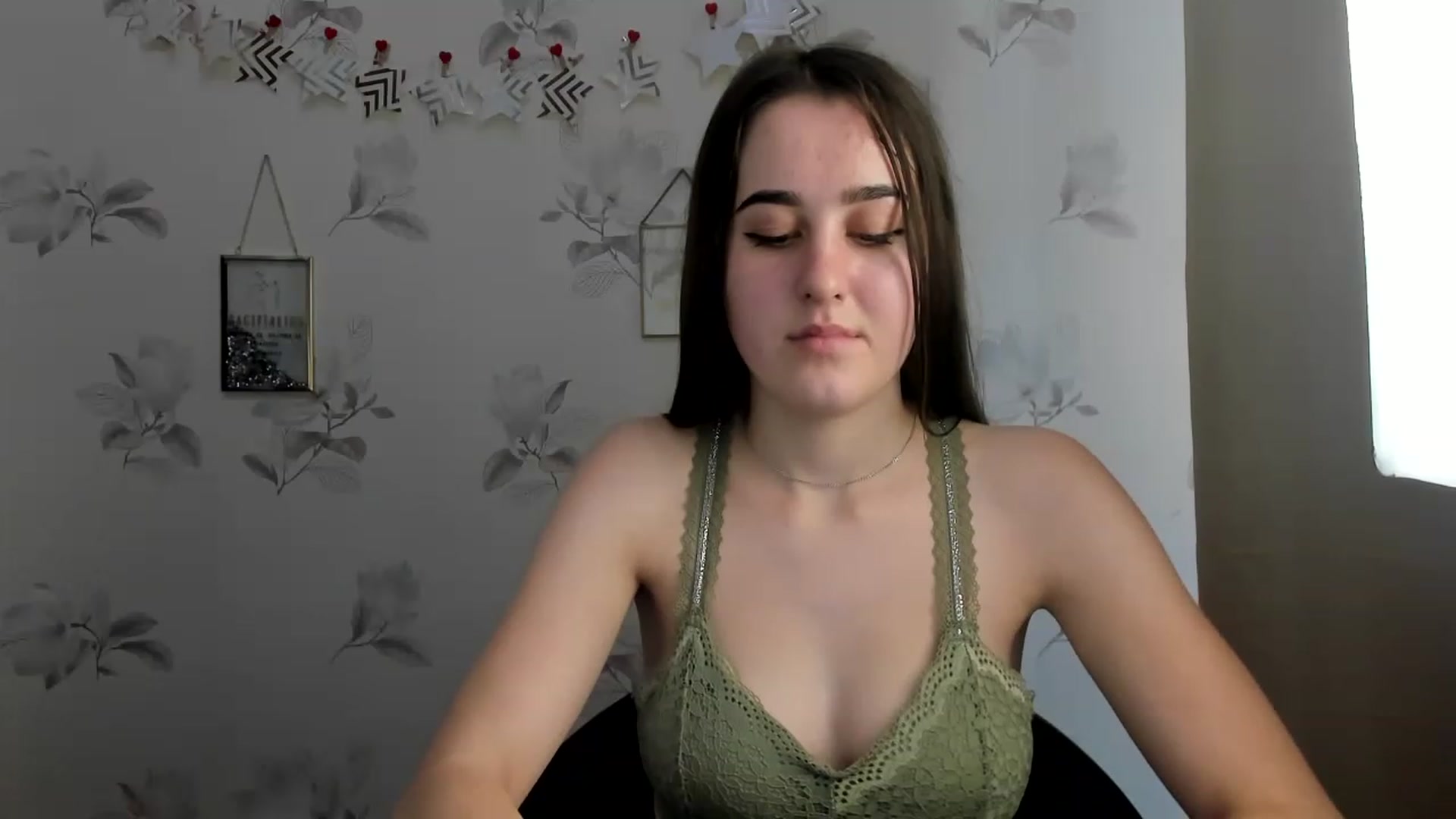 Gallery image thumbnail from OliviaBryon's myfreecams stream on, 11/29/2022, 15:17 image 9 of 20