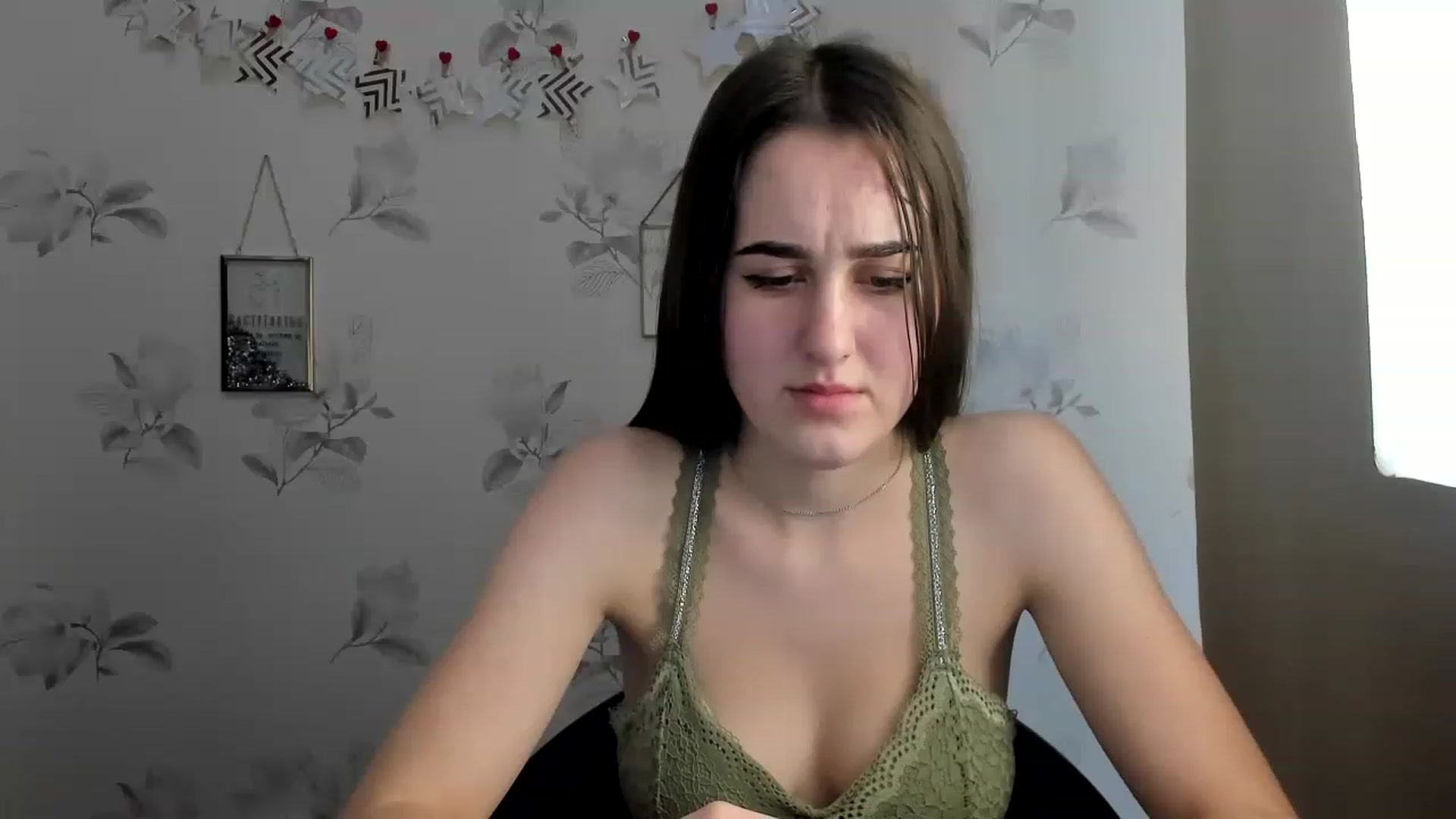 Gallery image thumbnail from OliviaBryon's myfreecams stream on, 11/29/2022, 15:17 image 14 of 20