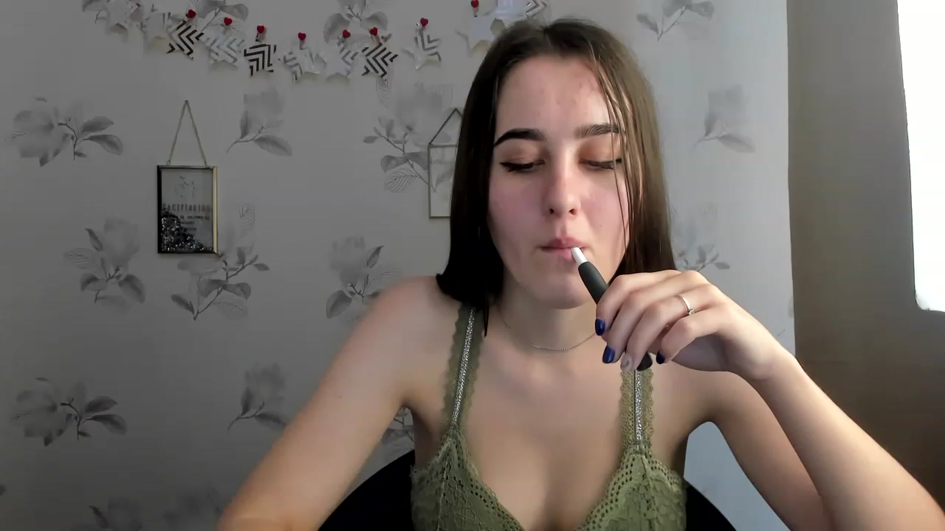 Gallery image thumbnail from OliviaBryon's myfreecams stream on, 11/29/2022, 15:17 image 1 of 20