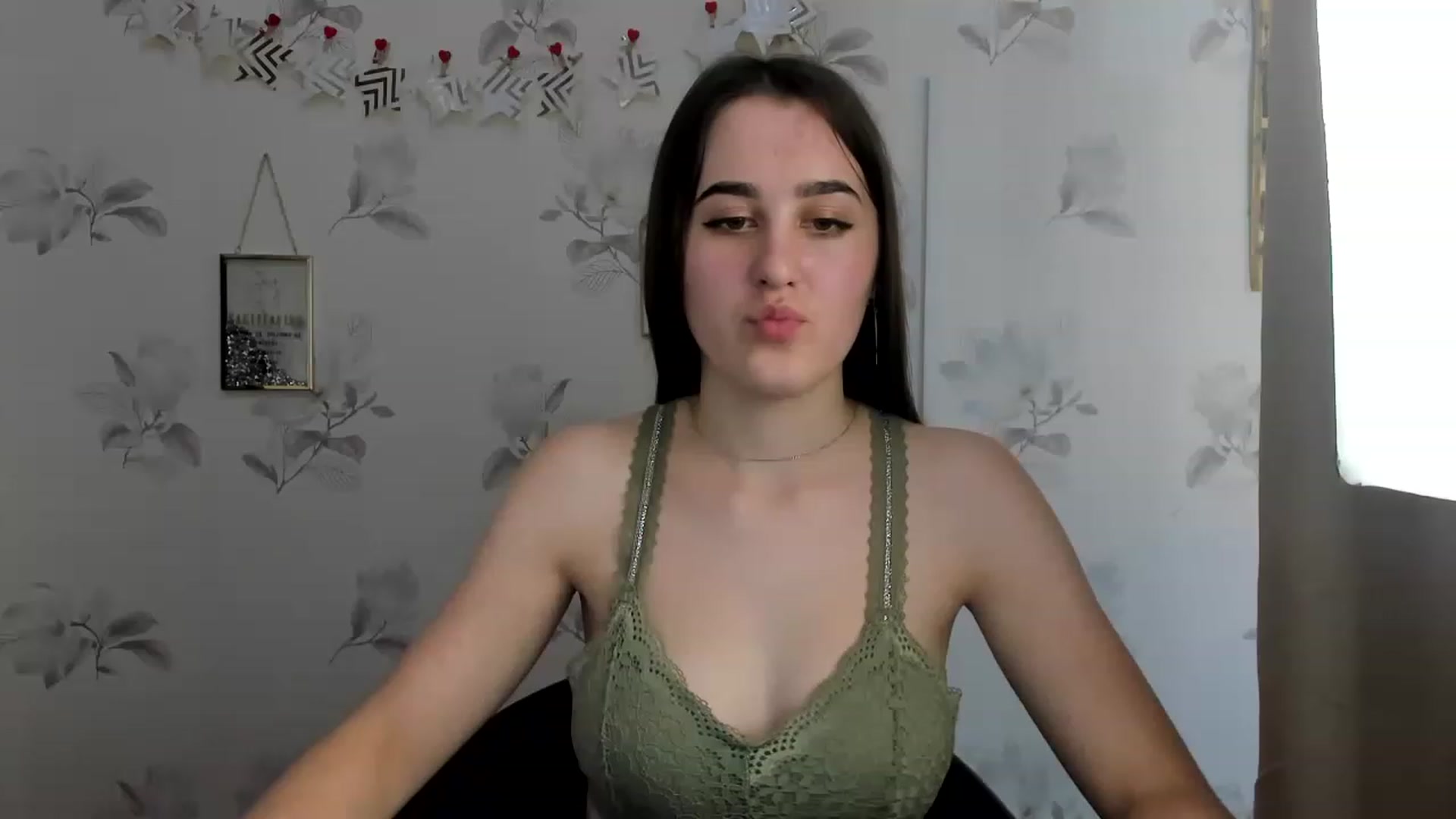 Gallery image thumbnail from OliviaBryon's myfreecams stream on, 11/29/2022, 16:12 image 13 of 20