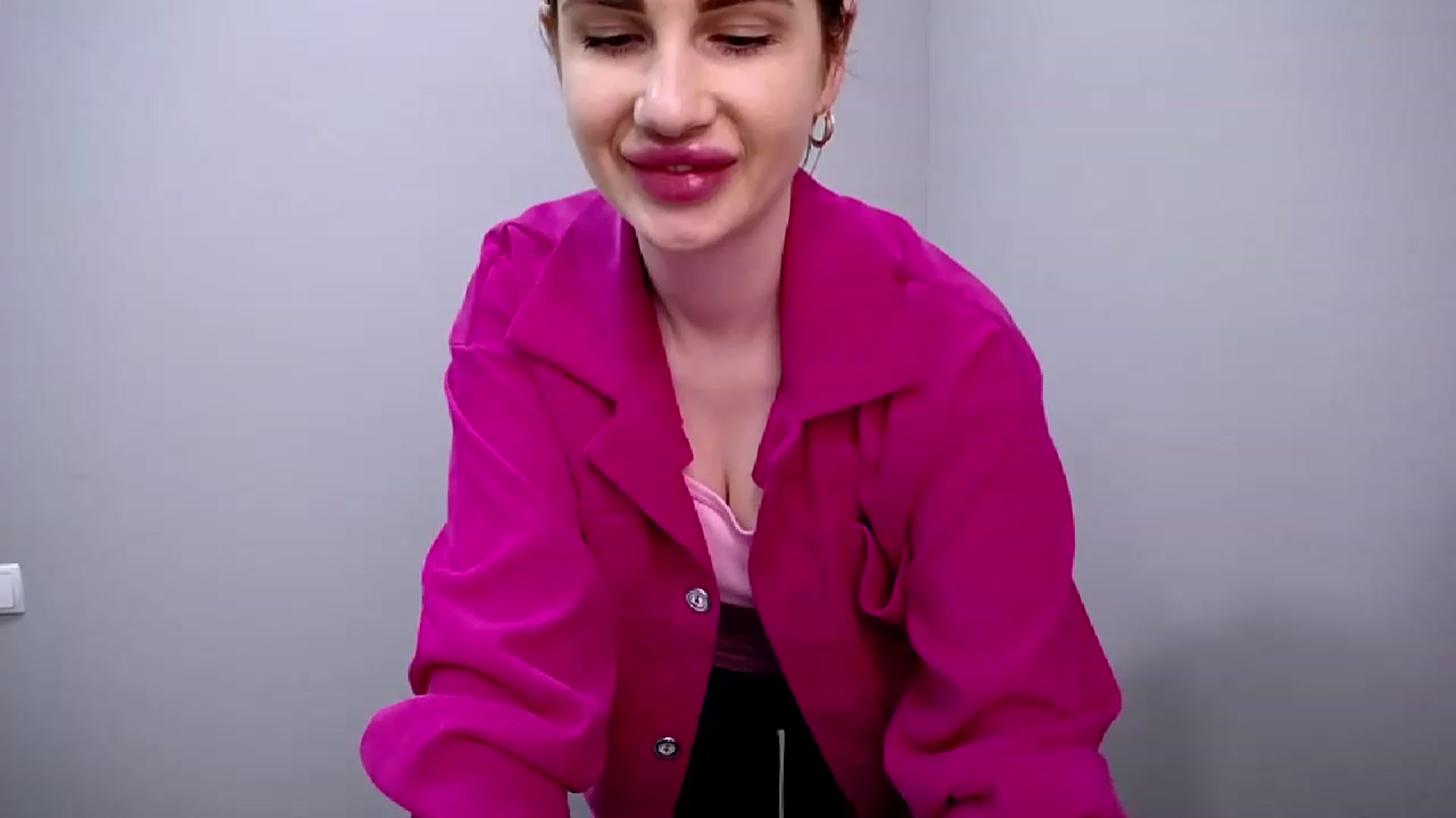 Gallery image thumbnail from OliviaM_'s myfreecams stream on, 04/23/2023, 10:57 image 5 of 20