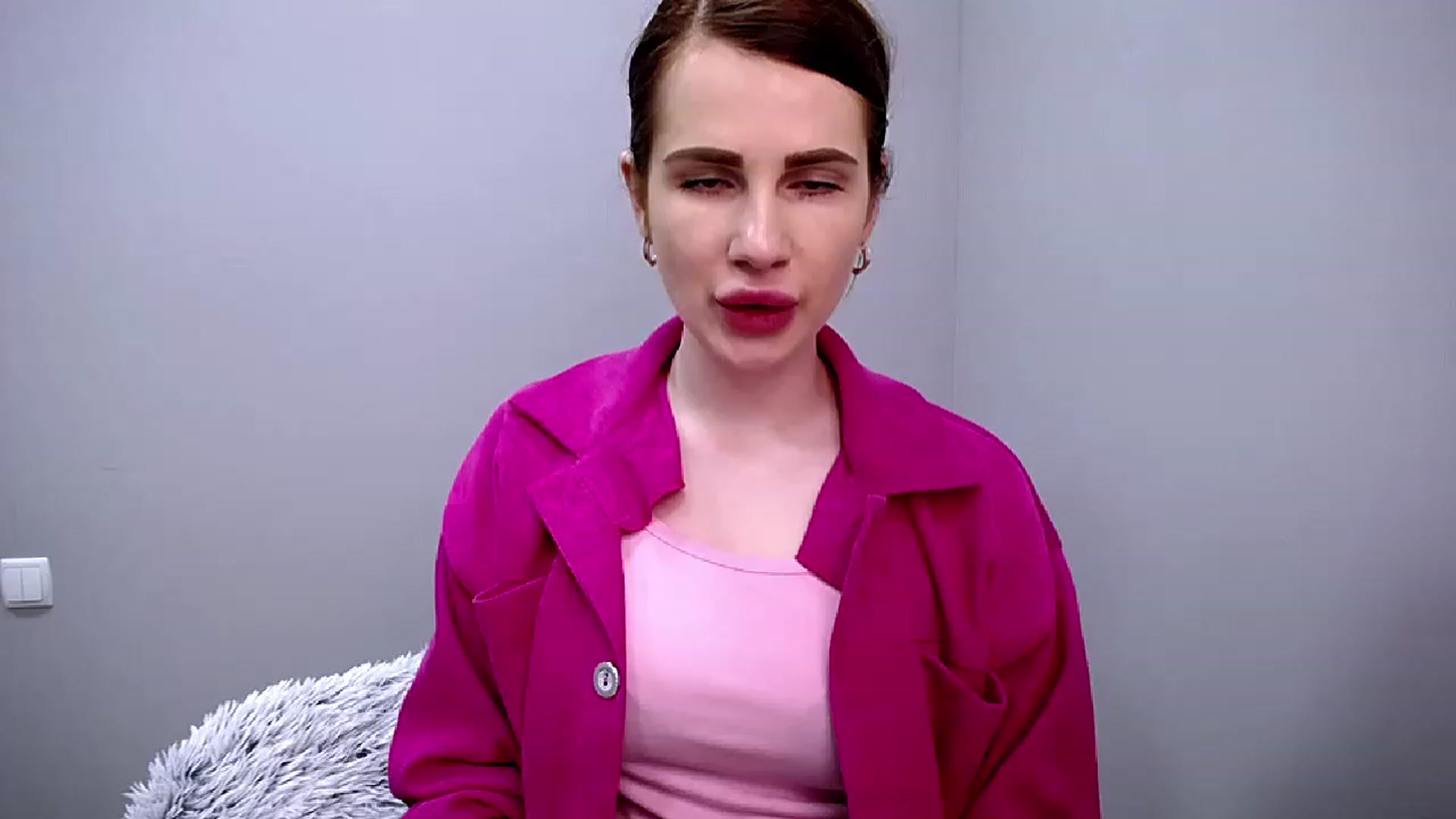Gallery image thumbnail from OliviaM_'s myfreecams stream on, 04/23/2023, 13:50 image 4 of 20