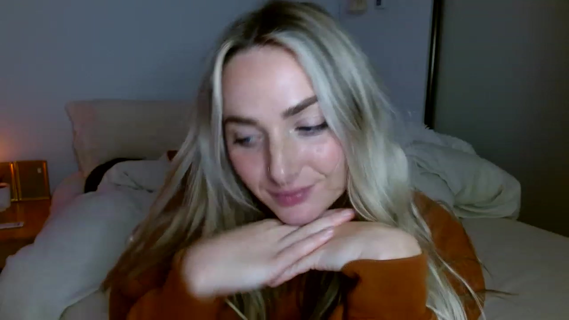Gallery image thumbnail from OliviaQuinnn's myfreecams stream on, 11/17/2022, 03:26 image 18 of 20