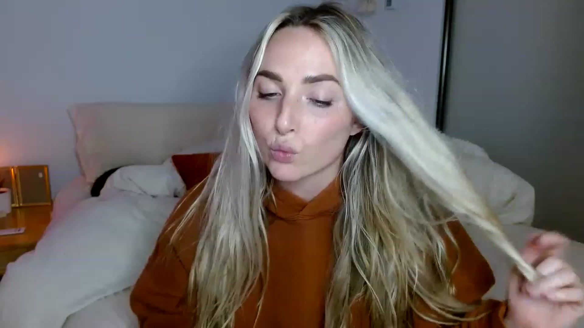 Gallery image thumbnail from OliviaQuinnn's myfreecams stream on, 11/17/2022, 03:26 image 20 of 20