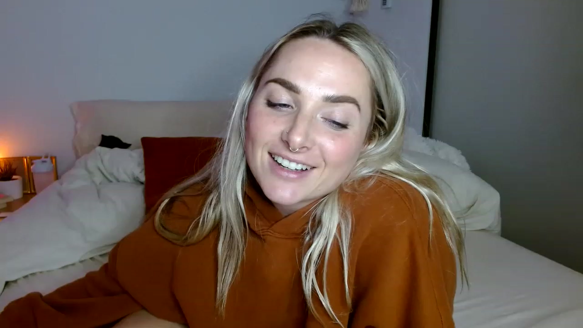 Gallery image thumbnail from OliviaQuinnn's myfreecams stream on, 11/17/2022, 03:26 image 5 of 20