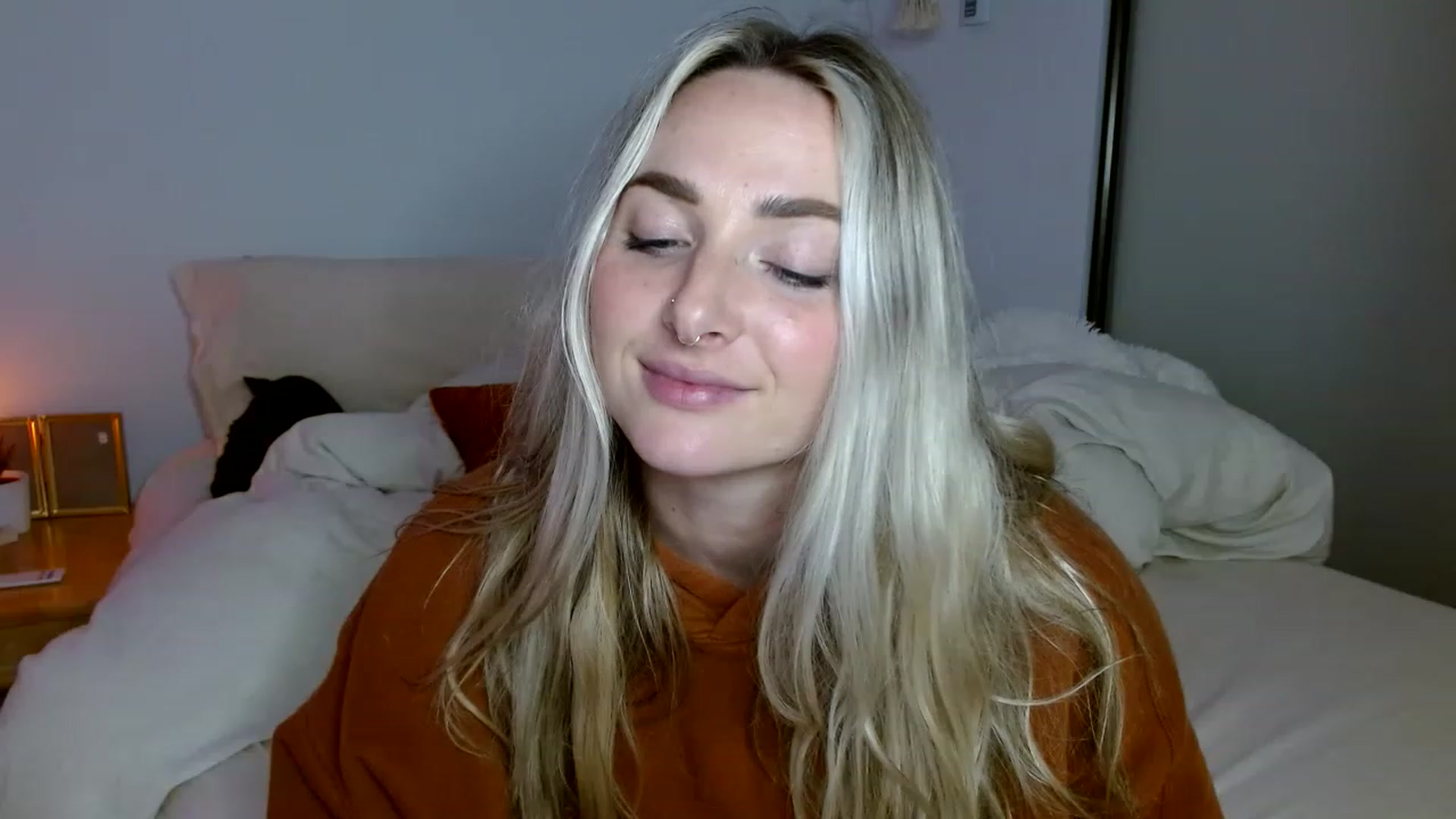 Gallery image thumbnail from OliviaQuinnn's myfreecams stream on, 11/17/2022, 03:26 image 17 of 20