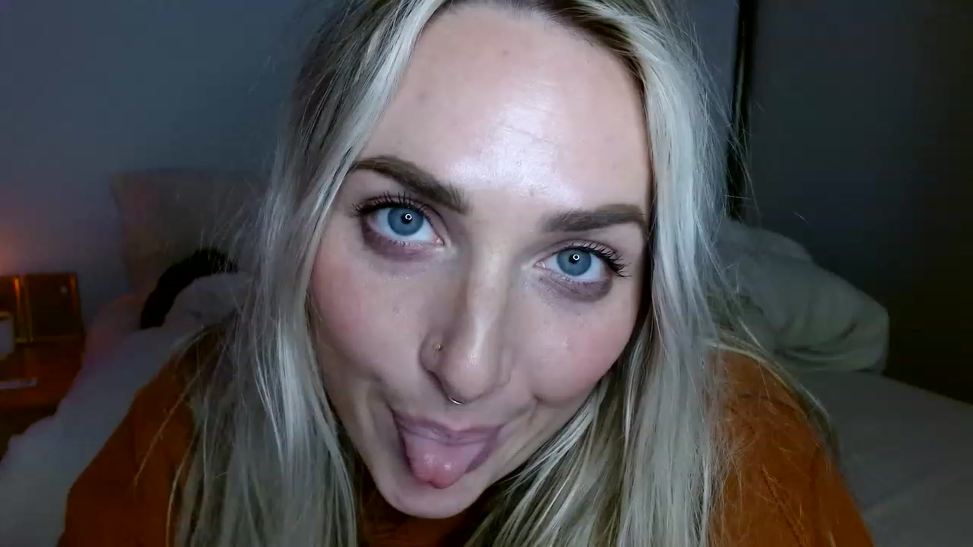 Gallery image thumbnail from OliviaQuinnn's myfreecams stream on, 11/17/2022, 03:26 image 13 of 20