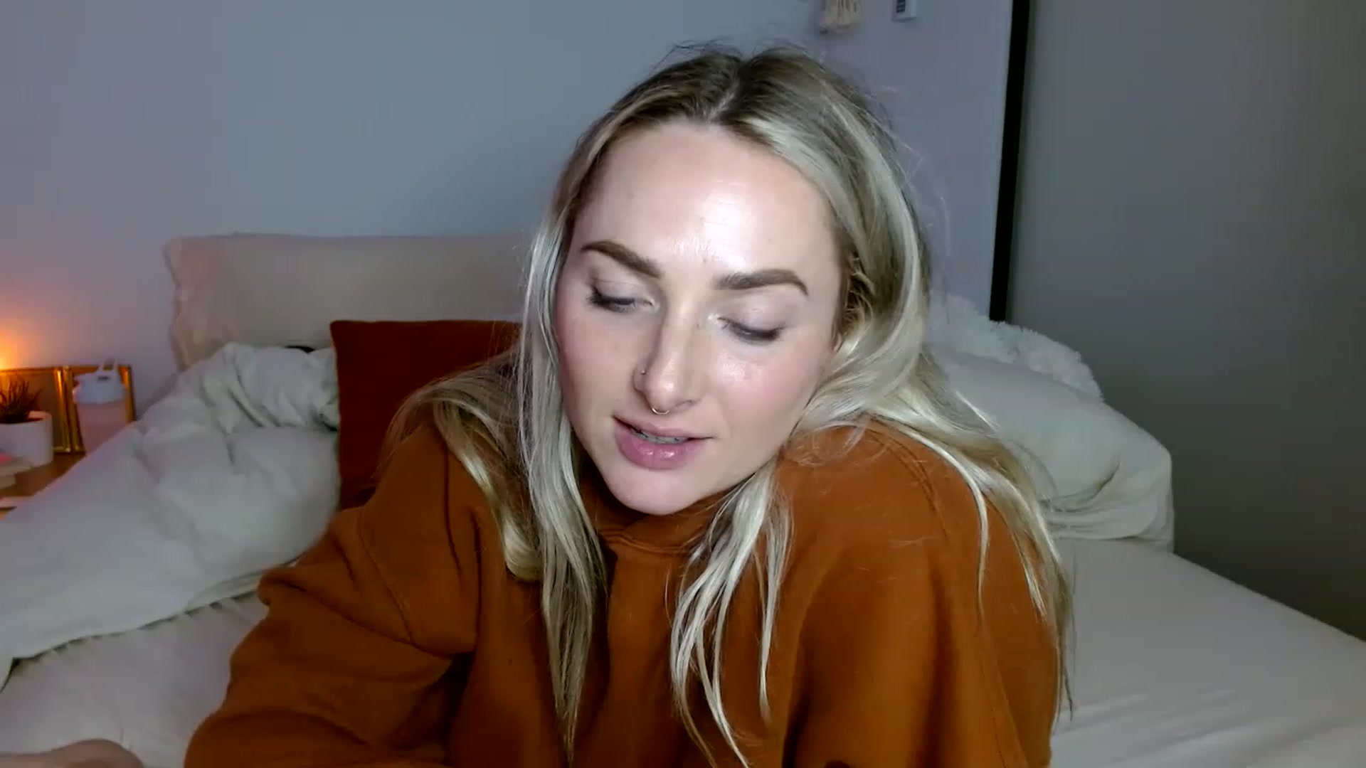 Gallery image thumbnail from OliviaQuinnn's myfreecams stream on, 11/17/2022, 03:26 image 6 of 20