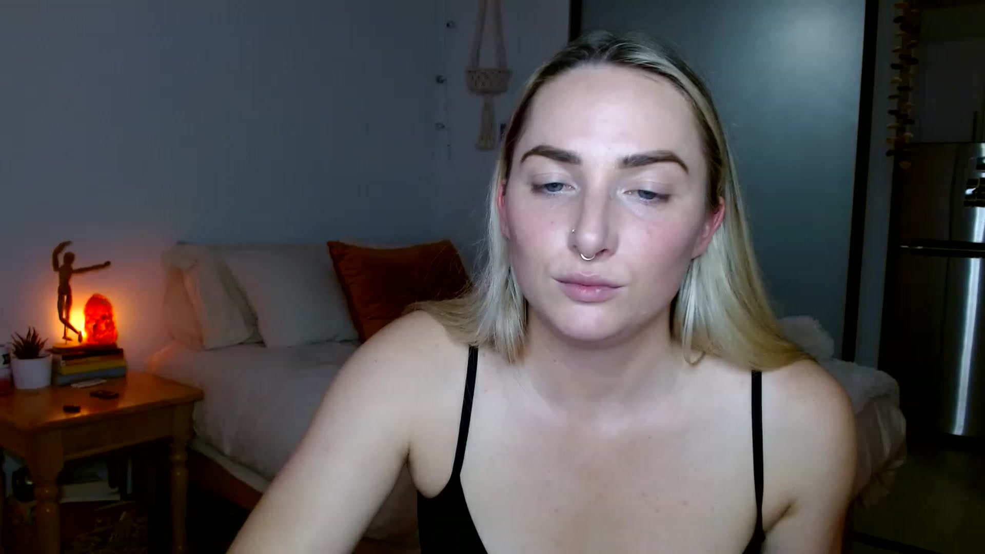 Gallery image thumbnail from OliviaQuinnn's myfreecams stream on, 12/03/2022, 03:43 image 3 of 20
