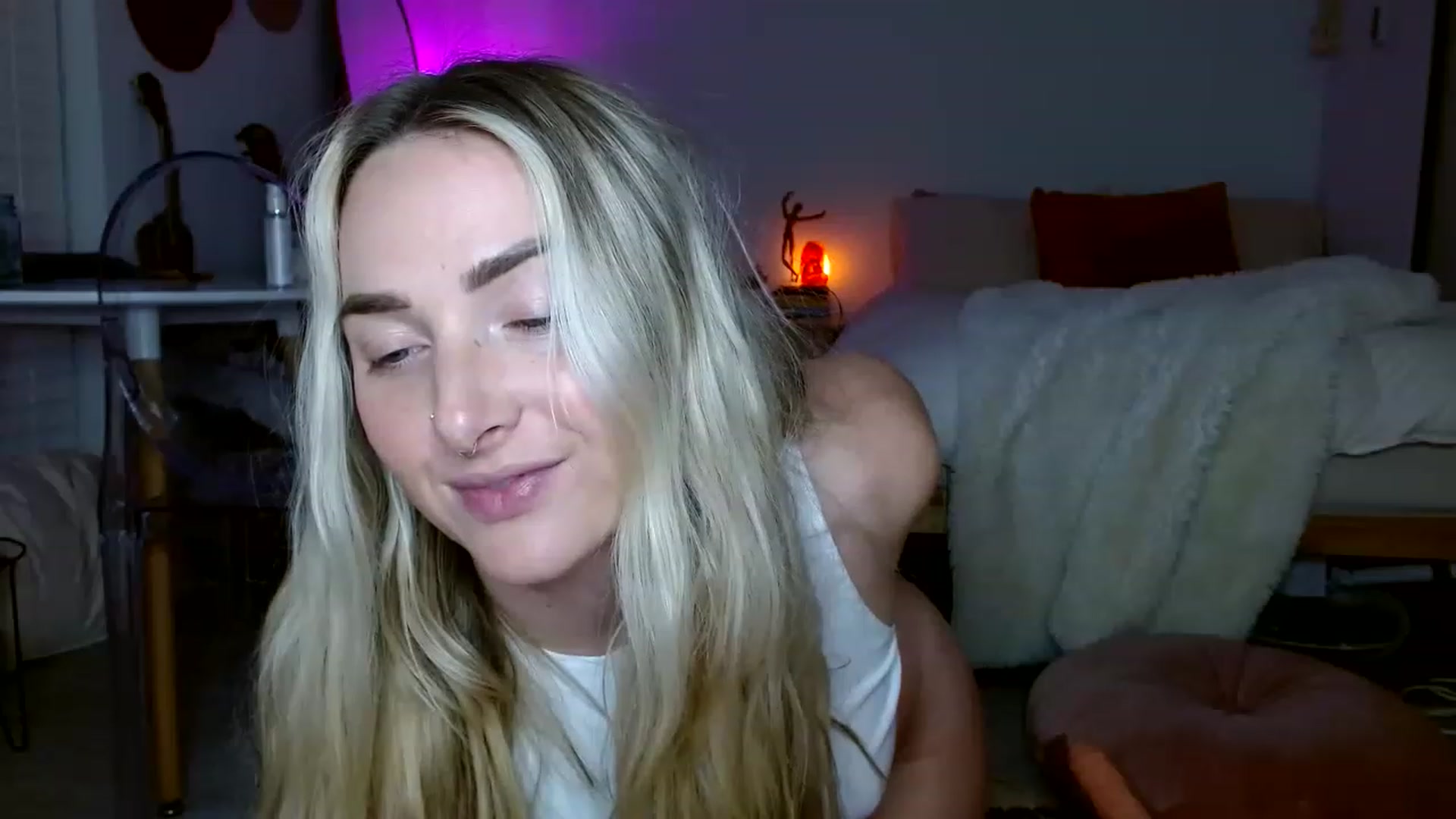 Gallery image thumbnail from OliviaQuinnn's myfreecams stream on, 12/15/2022, 06:37 image 7 of 20