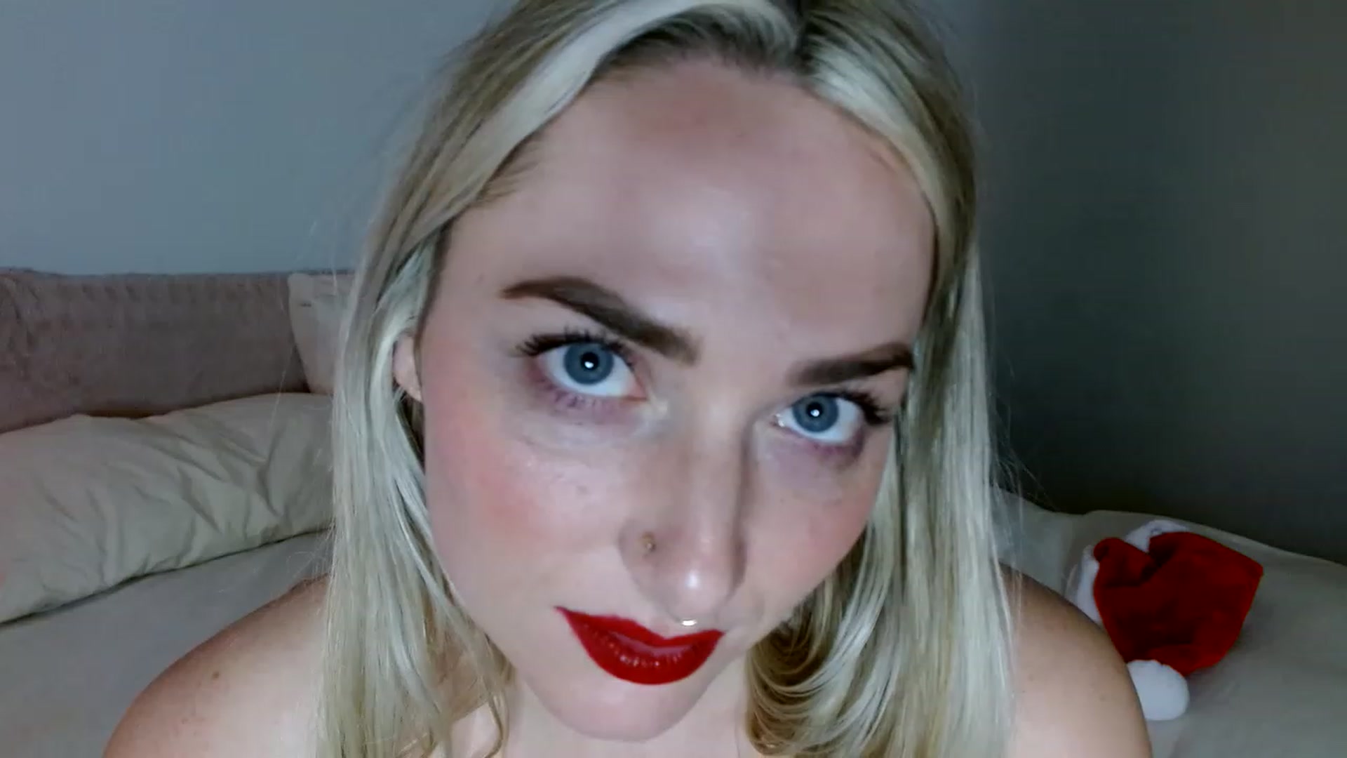 Gallery image thumbnail from OliviaQuinnn's myfreecams stream on, 12/25/2022, 08:00 image 9 of 20