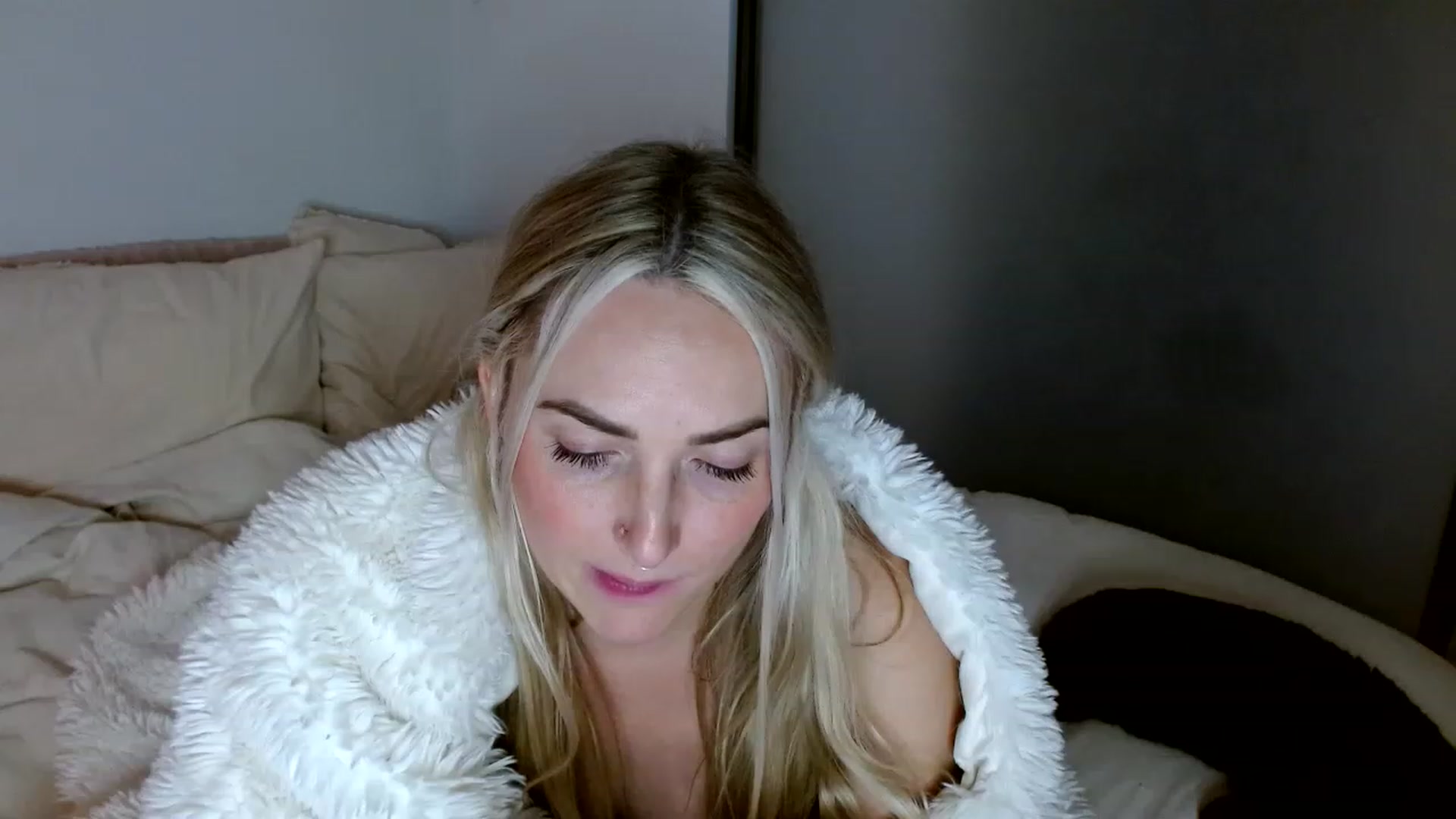 Gallery image thumbnail from OliviaQuinnn's myfreecams stream on, 12/29/2022, 06:23 image 3 of 20