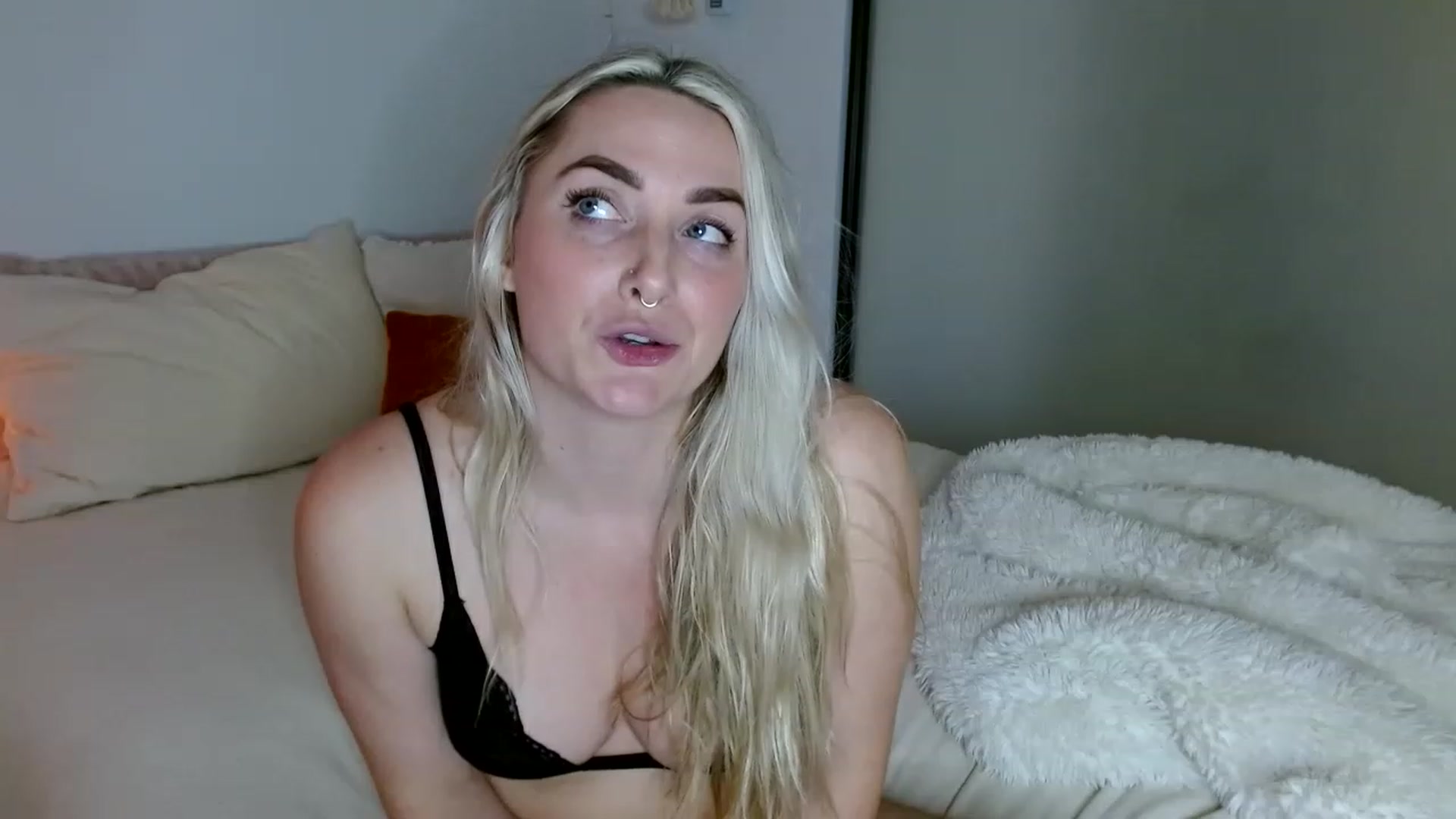 Gallery image thumbnail from OliviaQuinnn's myfreecams stream on, 12/31/2022, 08:18 image 8 of 20