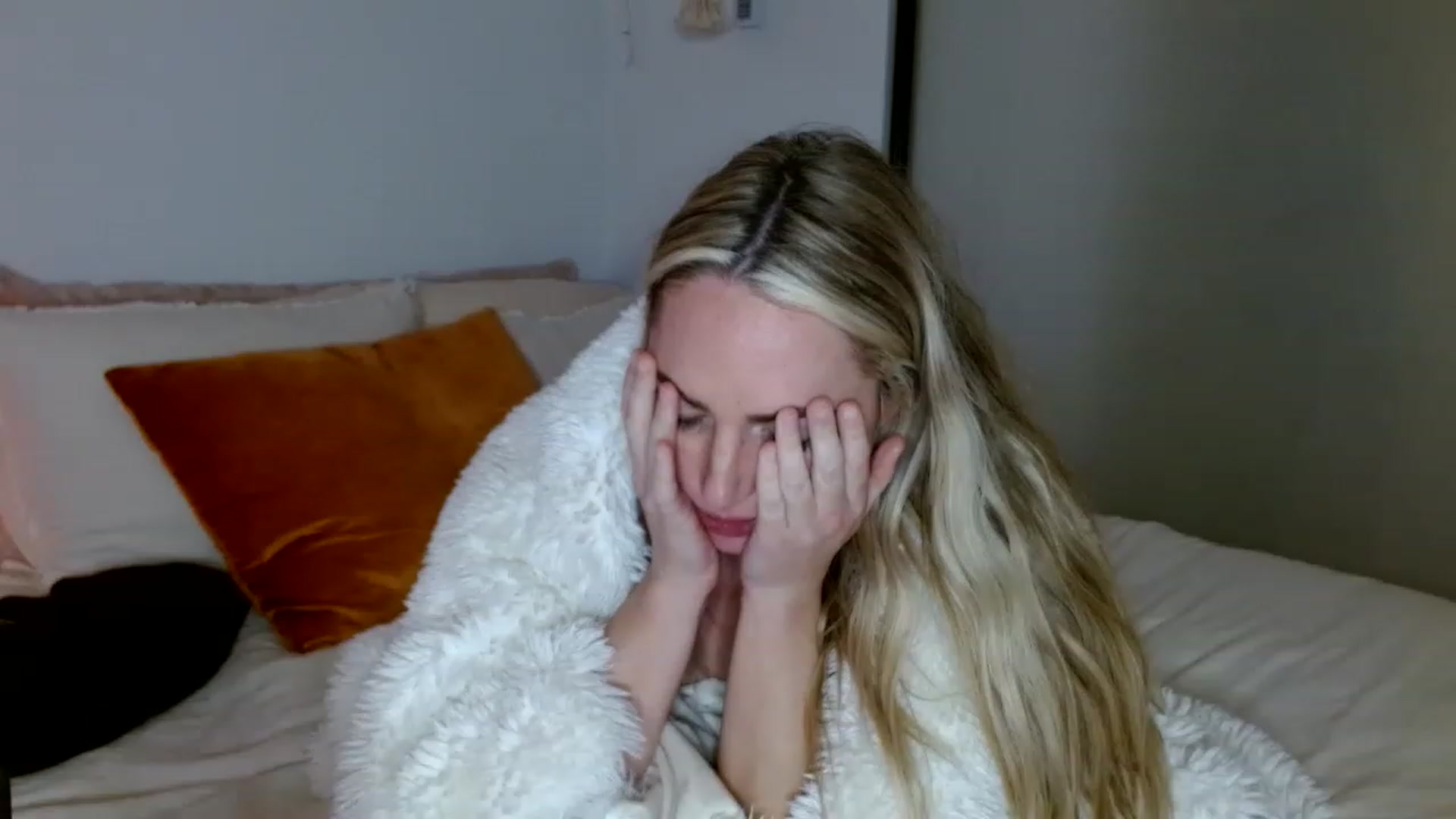 Gallery image thumbnail from OliviaQuinnn's myfreecams stream on, 01/01/2023, 07:31 image 3 of 20