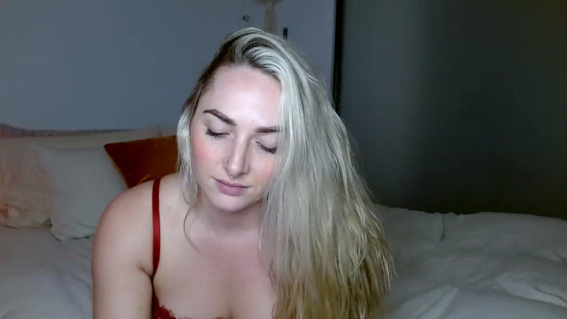 Gallery image thumbnail from OliviaQuinnn's myfreecams stream on, 01/12/2023, 02:30 image 19 of 20