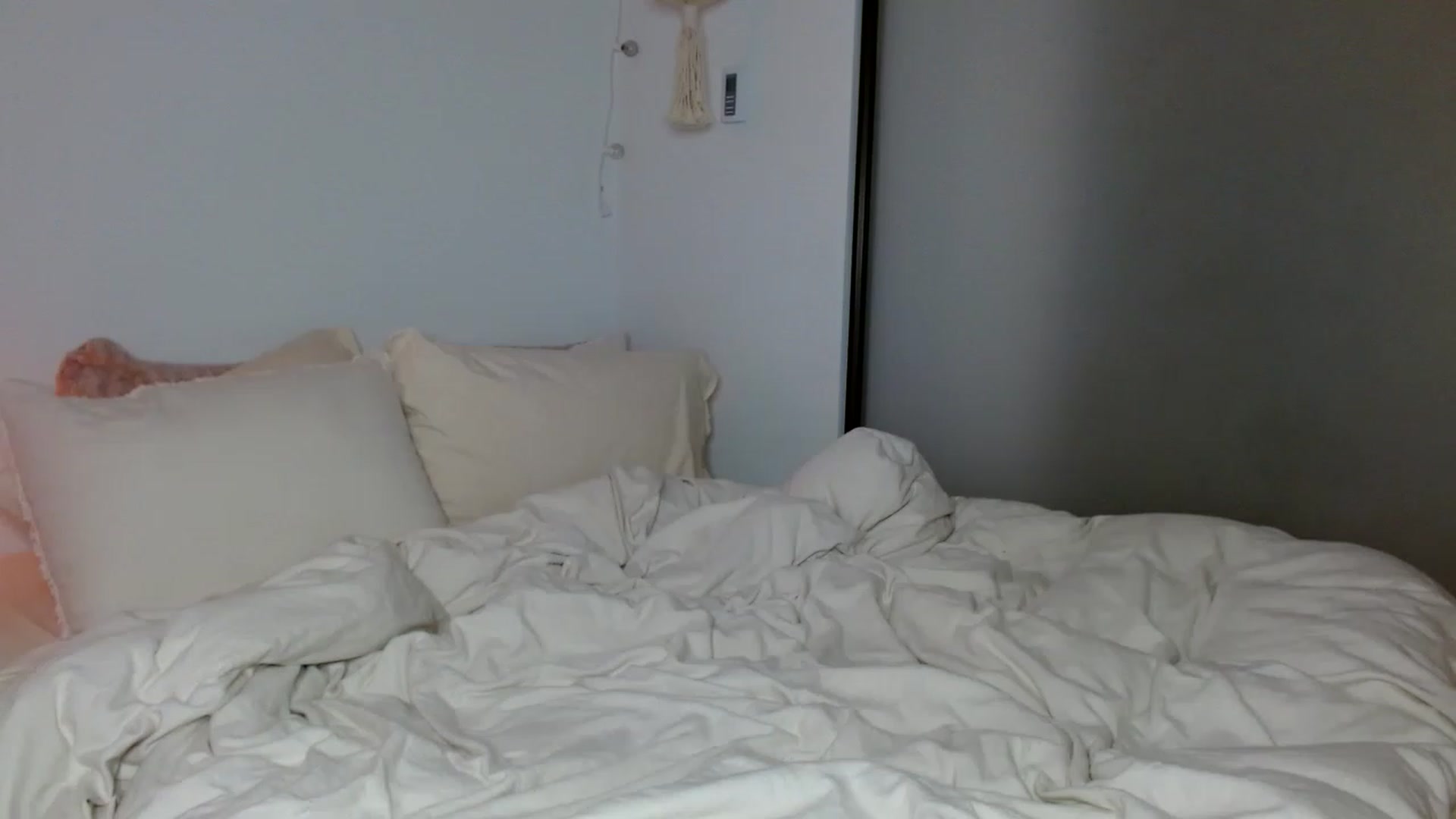 Gallery image thumbnail from OliviaQuinnn's myfreecams stream on, 01/12/2023, 02:30 image 2 of 20
