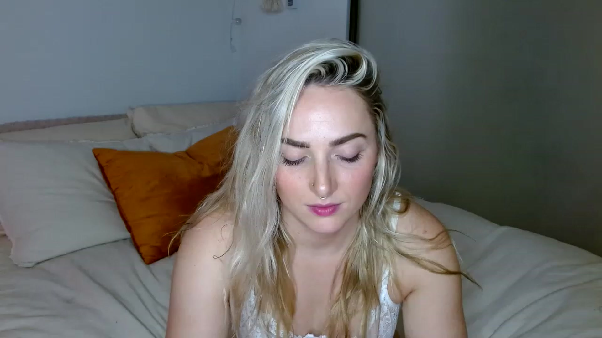 Gallery image thumbnail from OliviaQuinnn's myfreecams stream on, 01/21/2023, 04:32 image 16 of 20